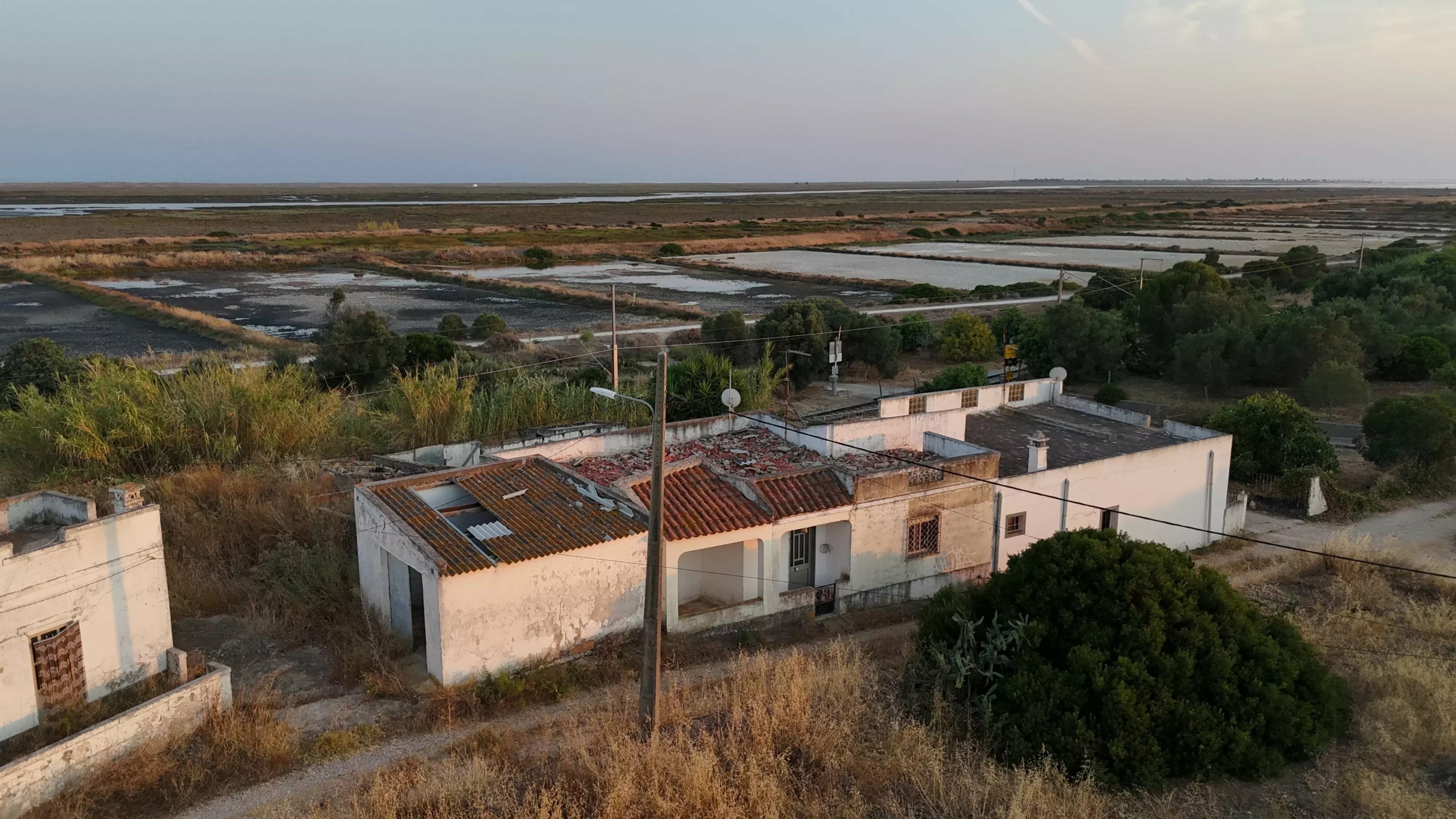Maison à rénover en première ligne de la Ria Formosa