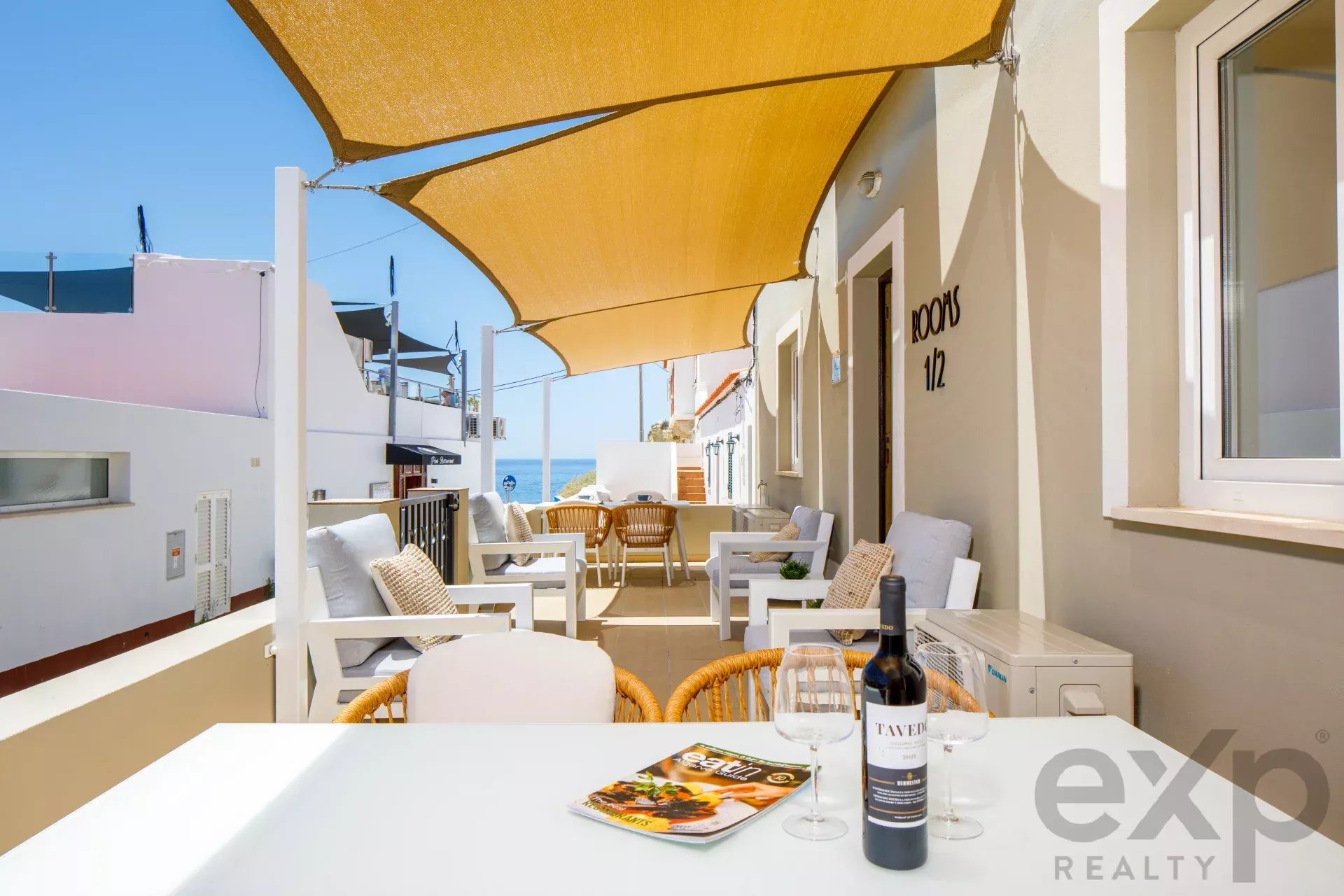 Operating Investment – 4 Beachside Studio Apartments in Central Carvoeiro