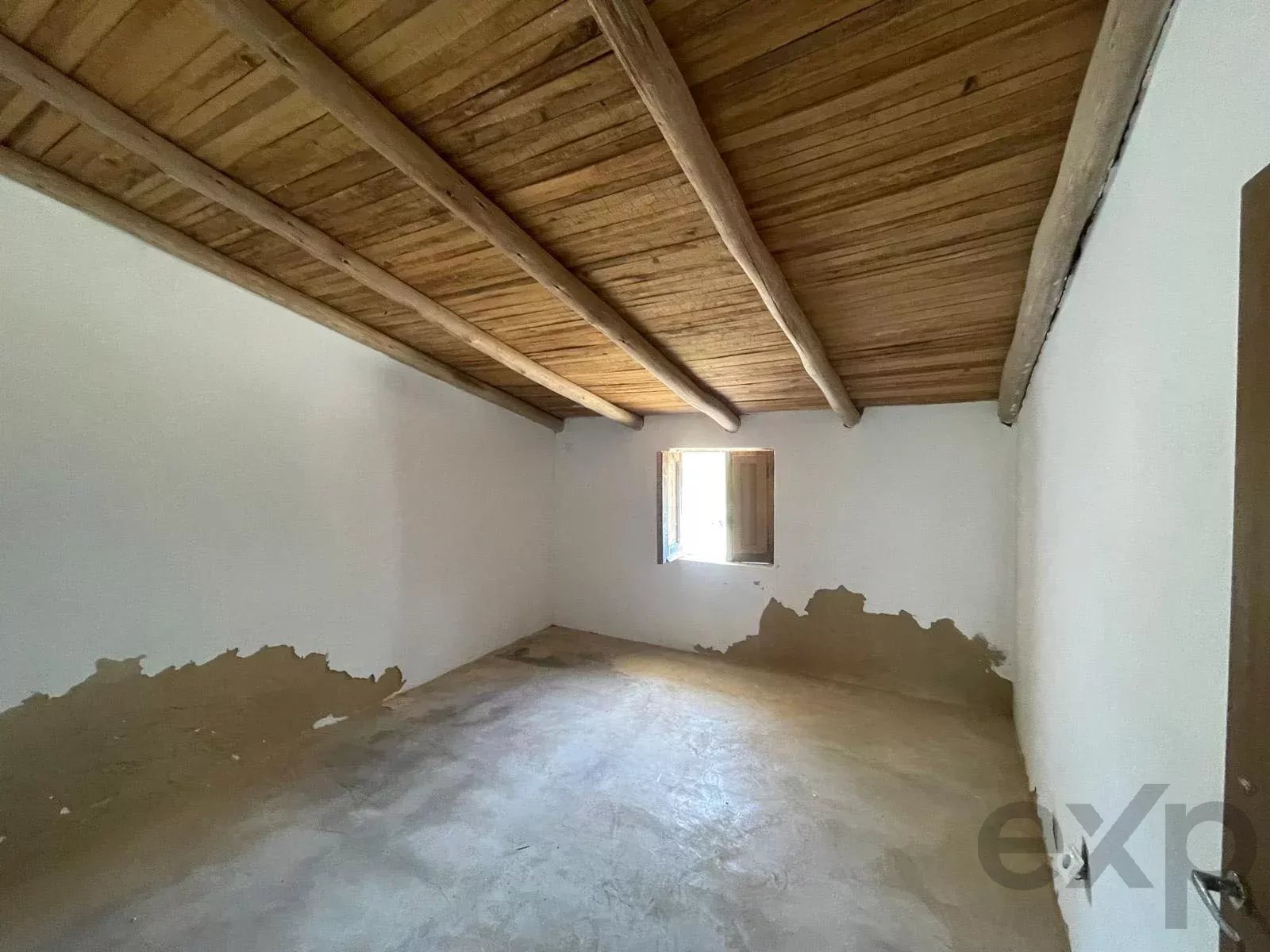 Traditional Farmhouse with Exceptional Equestrian Potential in São Marcos da Serra