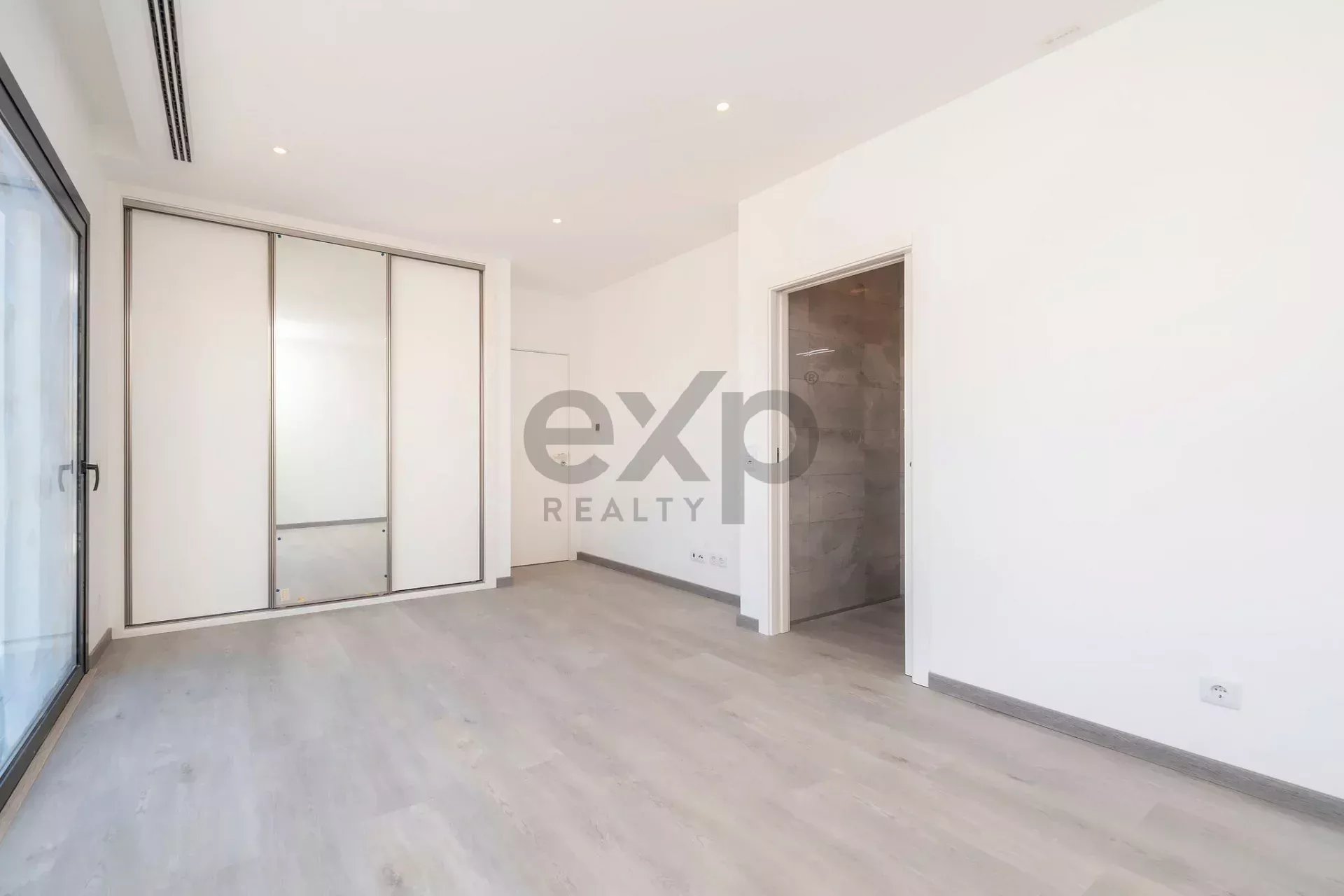 Contemporary Newly Built T6 Villa by Tavira Waterfront