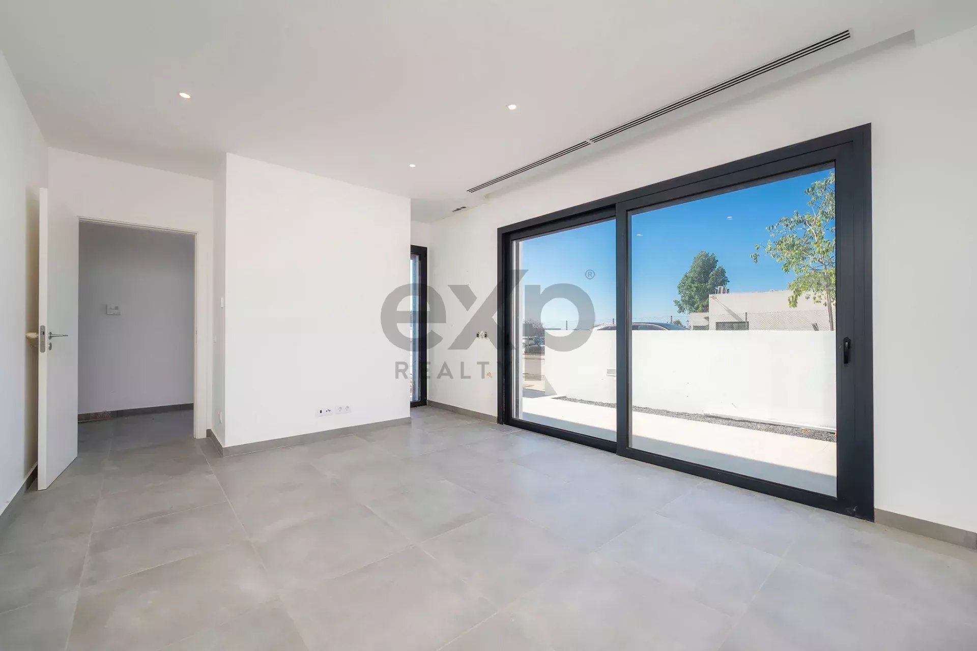 Contemporary Newly Built T6 Villa by Tavira Waterfront