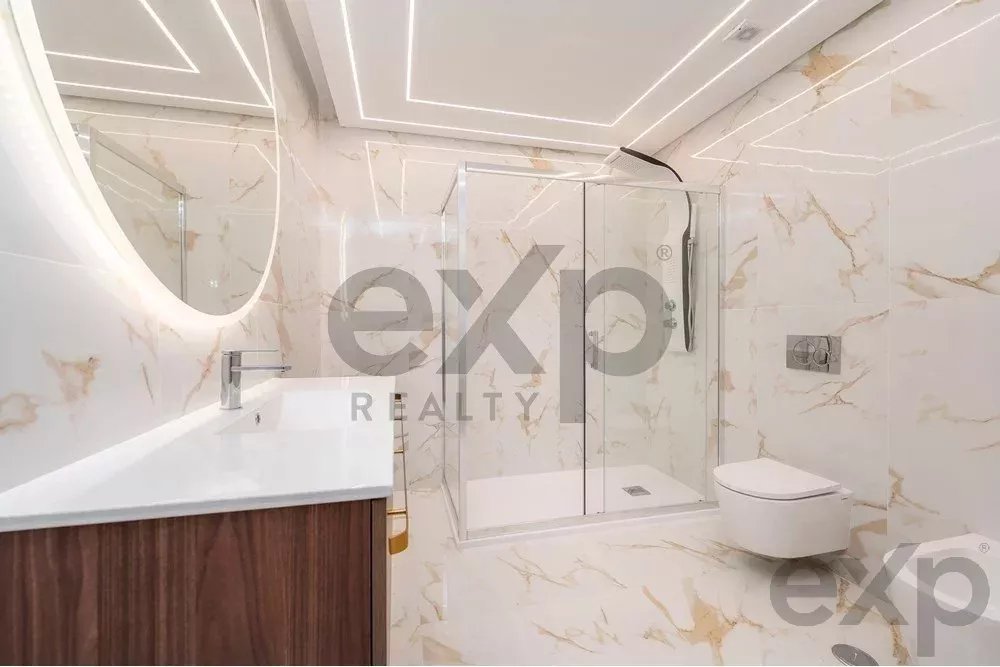 Modern 2-Bedroom Beachfront Apartment in Quarteira