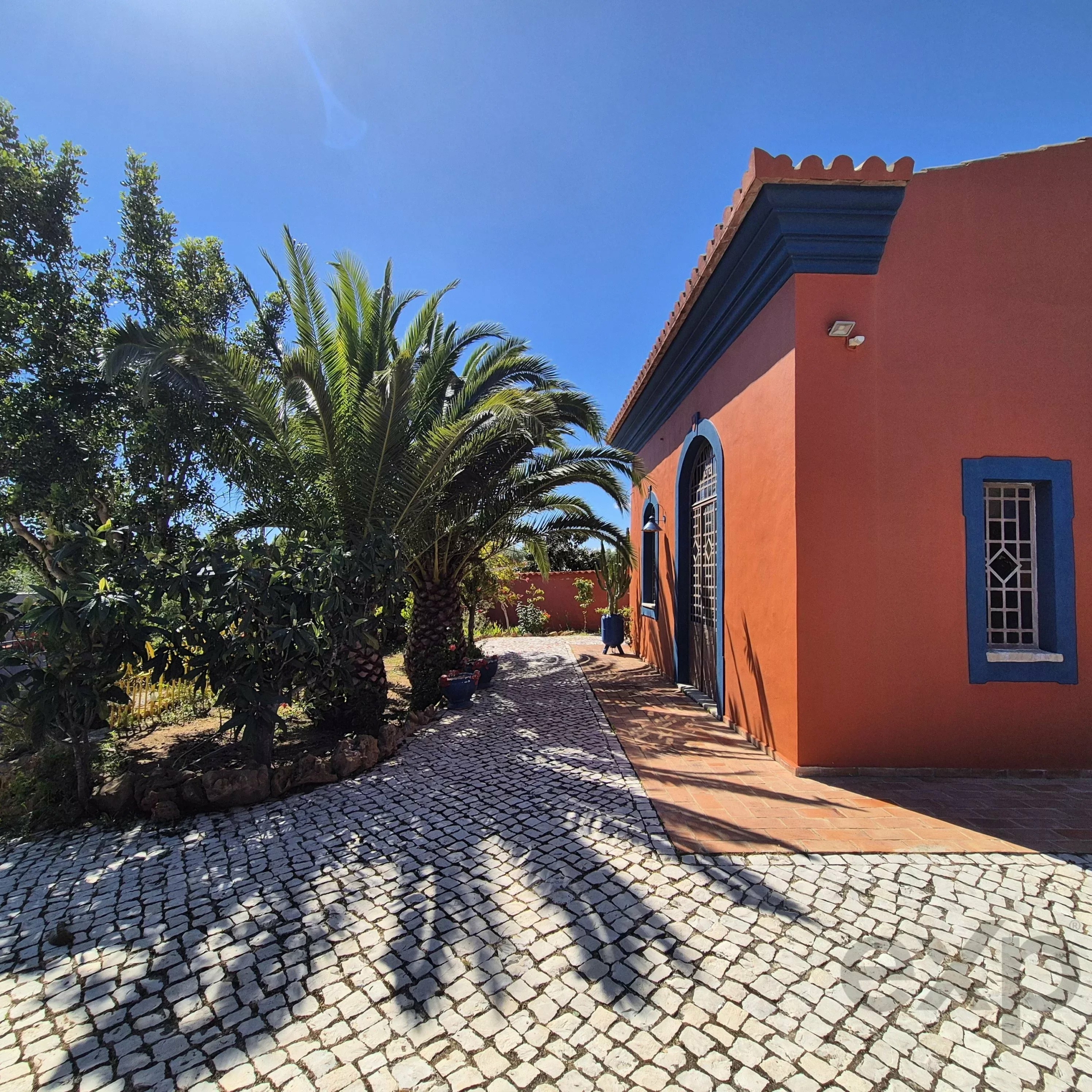Country house with swimming pool