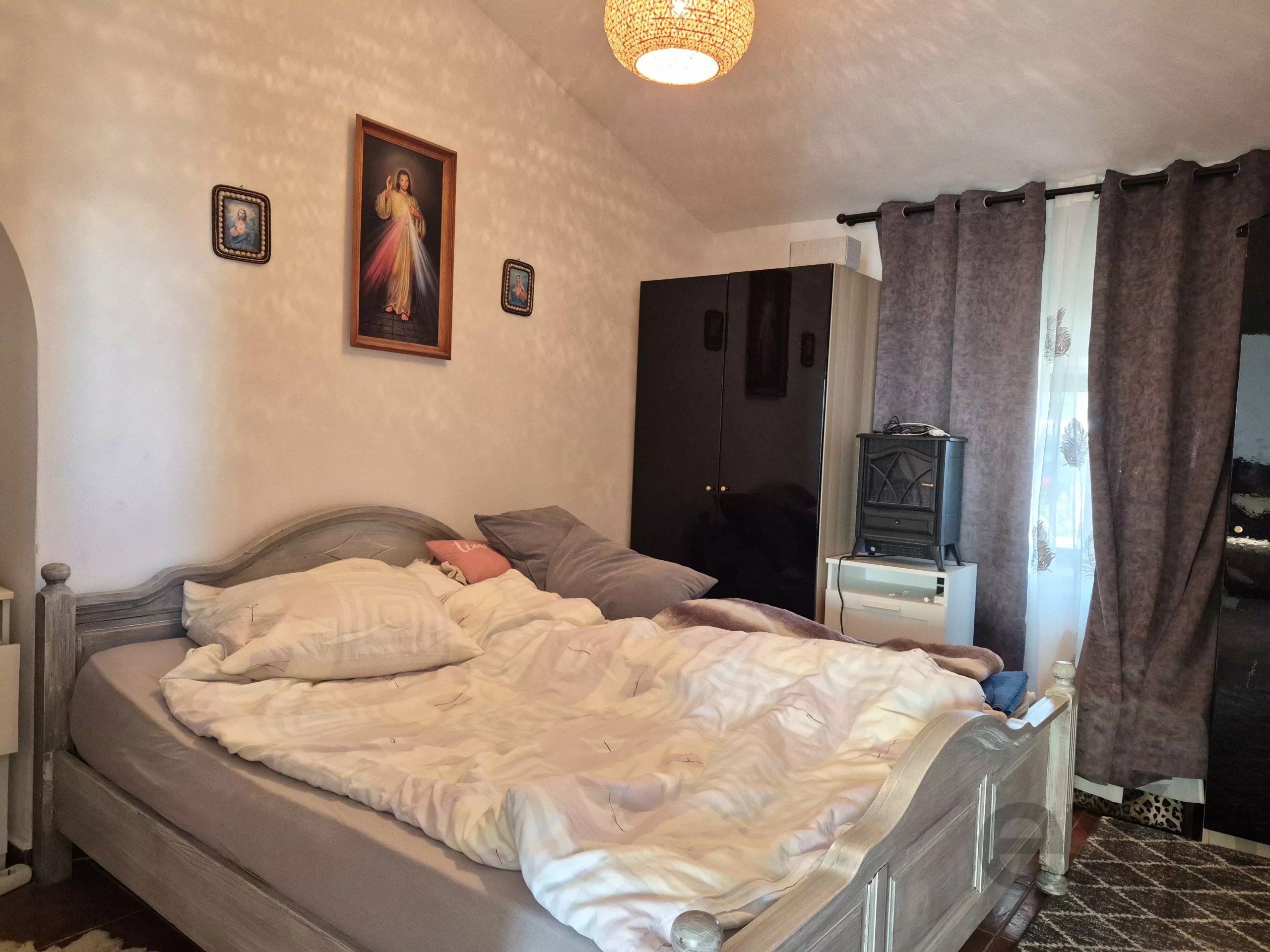 Renovated farmhouse ideally located in the middle of nature.
