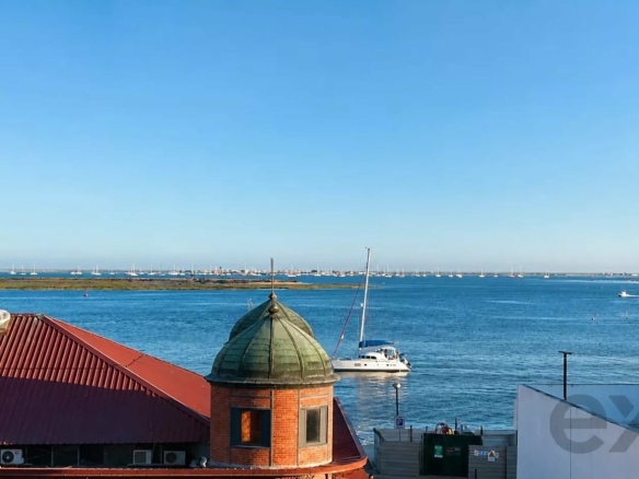 Entre les marchés et la Ria Formosa : une propriété unique au cœur d’Olhão