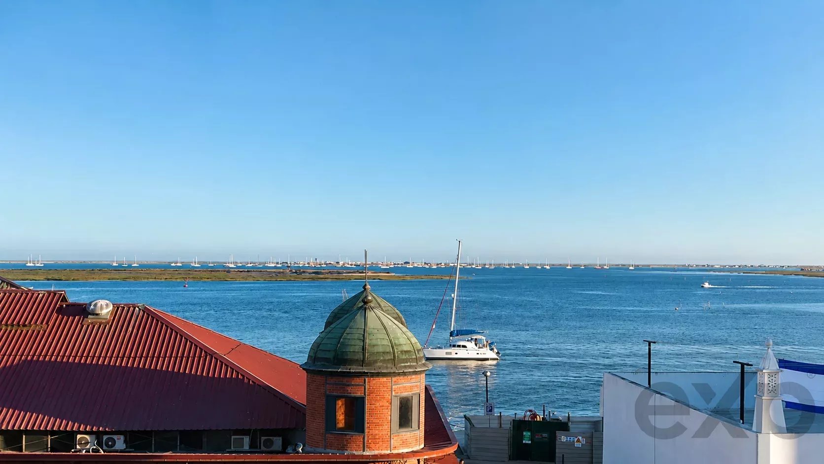 Zwischen den Markthallen und der Ria Formosa: Eine einzigartige Immobilie im Herzen von Olhão