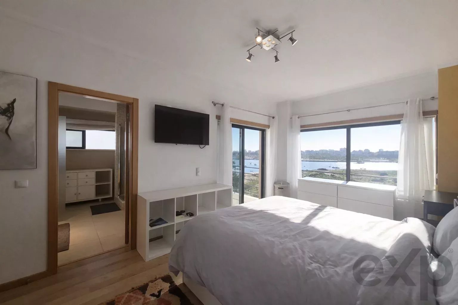 Semi-detached house with independent Apartment & rooftop – Exceptional panoramic view