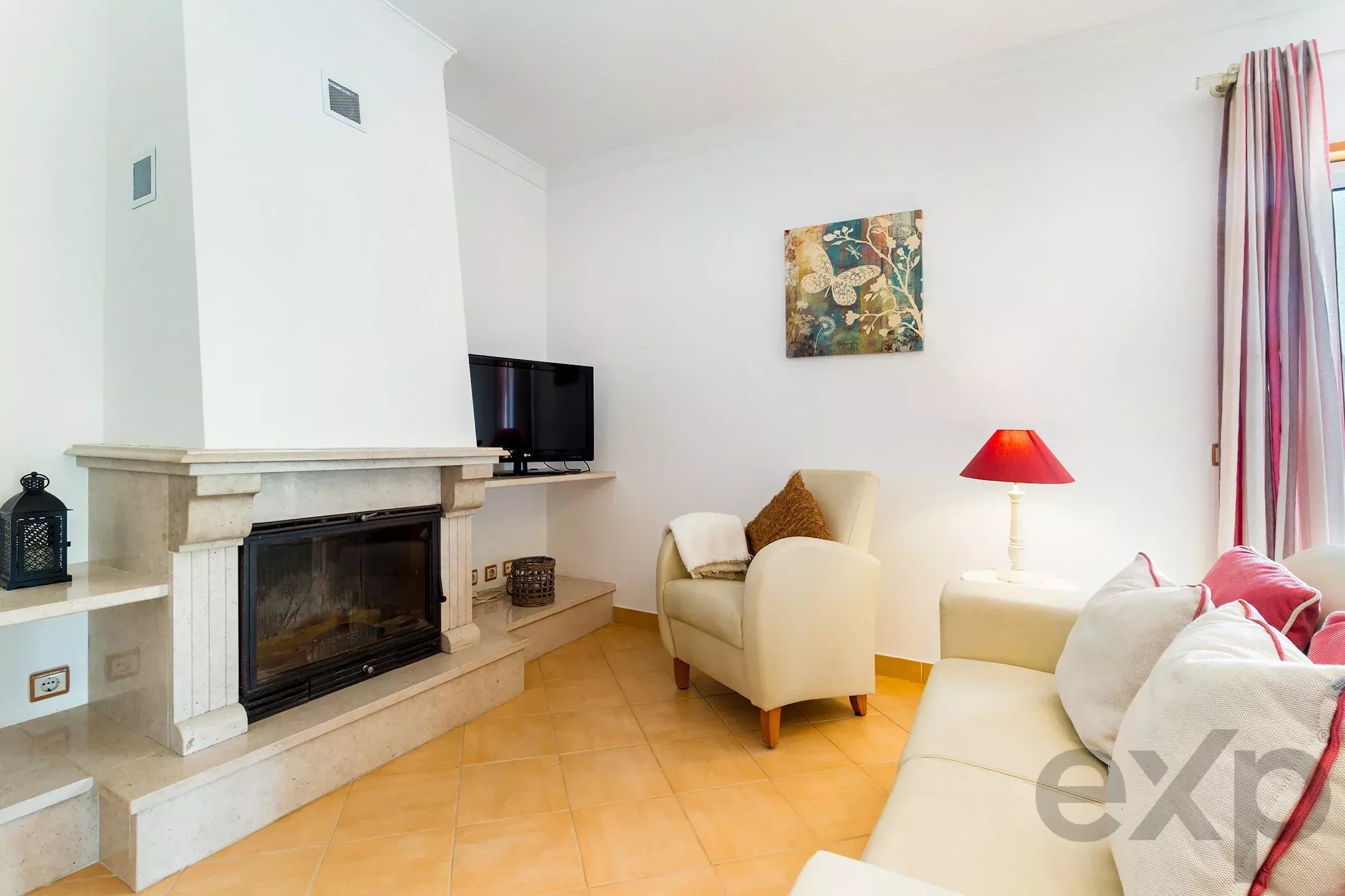 Furnished 2-bedroom apartment with terrace and parking in the centre of Cabanas de Tavira