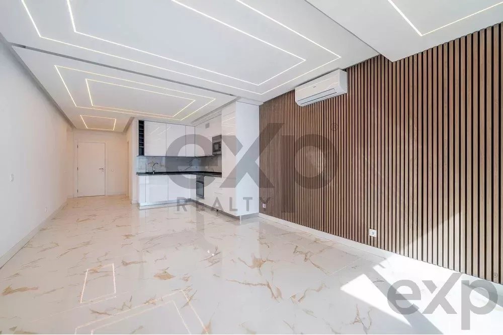 Modern 2-Bedroom Beachfront Apartment in Quarteira