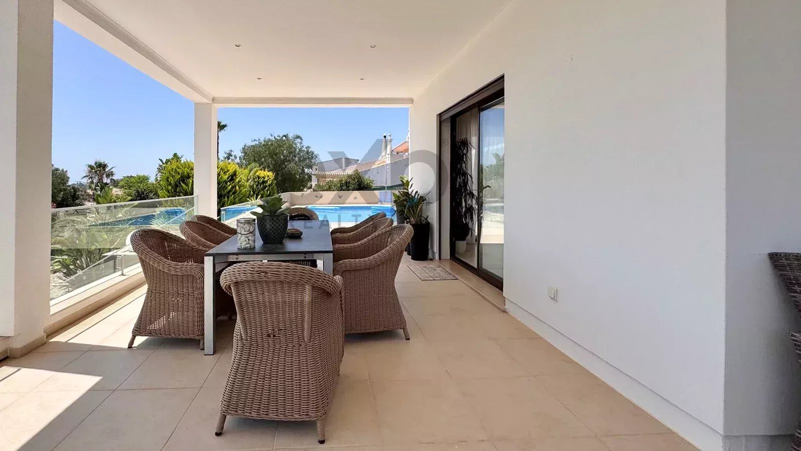 Luxury 4-bedroom villa of 437 m² with swimming pool – Mexilhoeira Grande, Portimão