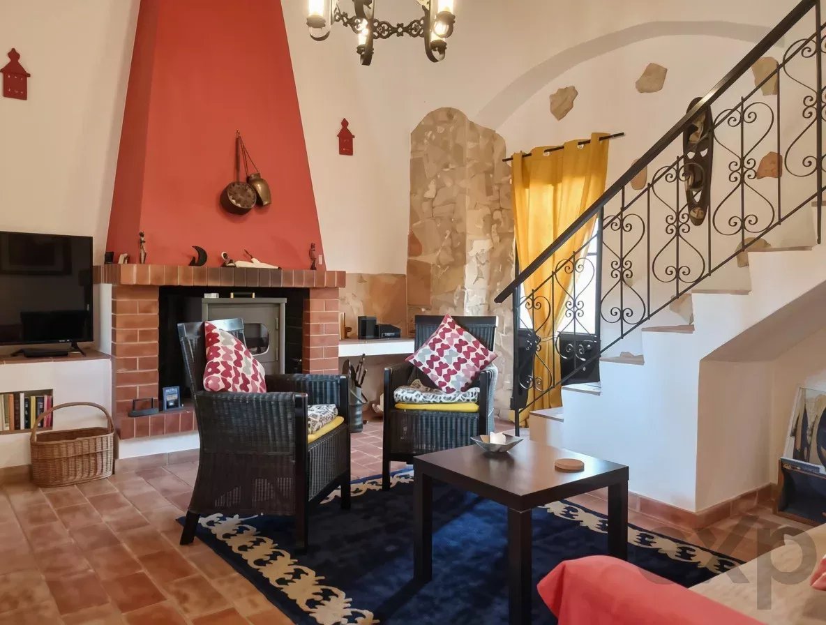 Exclusive property with five independent units and investment potential