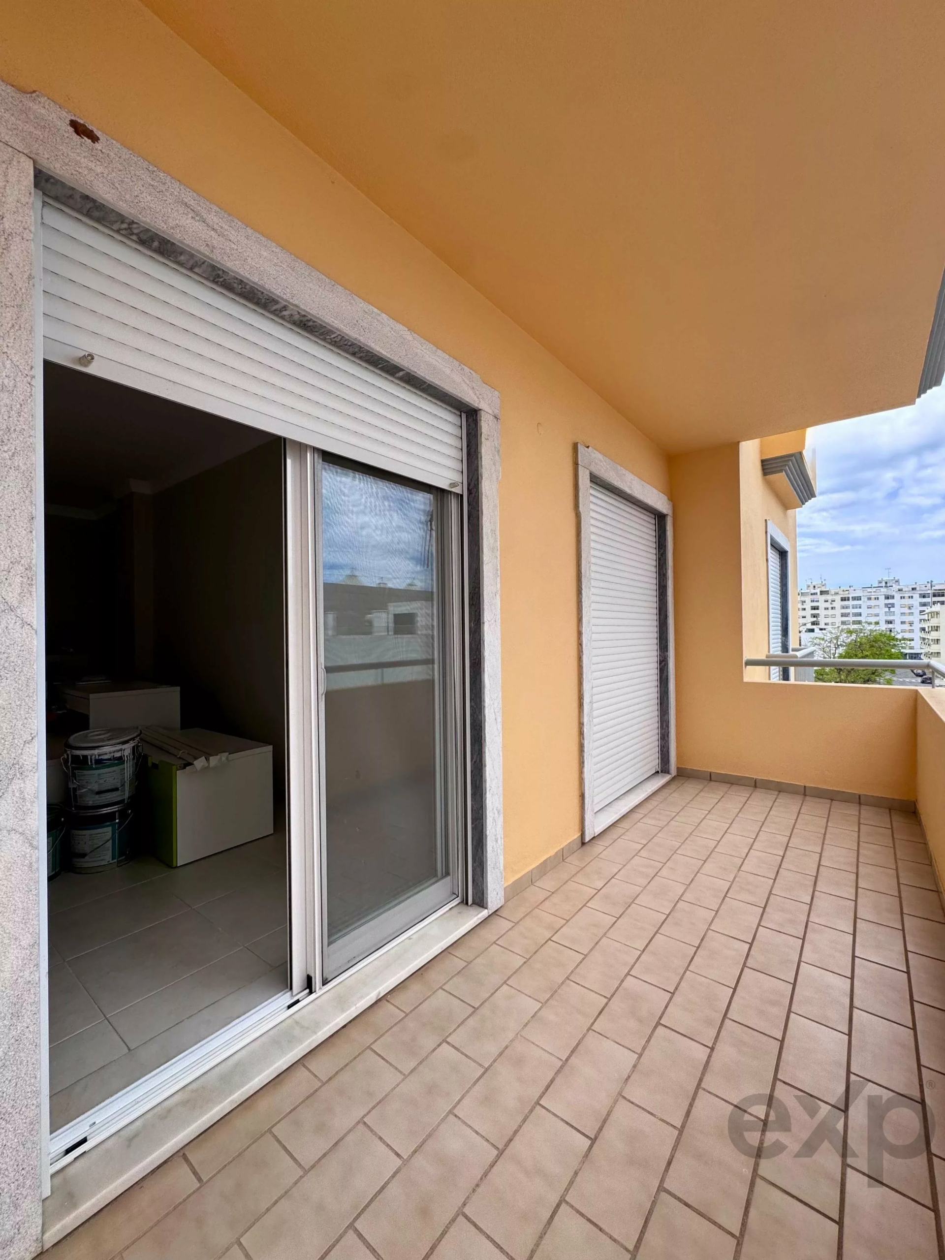 Spacious 3-Bedroom Apartment in Quelfes, Olhão