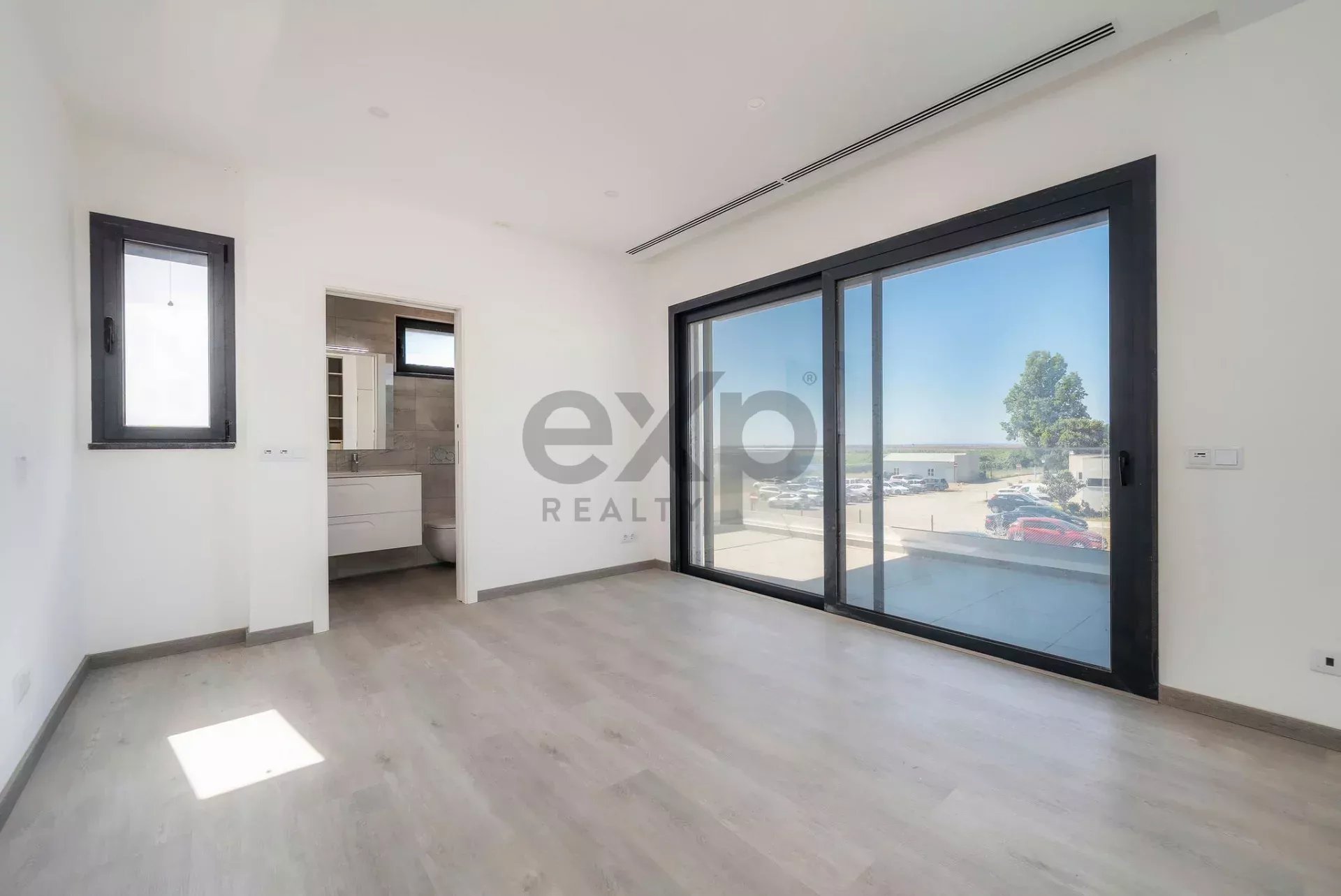 Contemporary Newly Built T6 Villa by Tavira Waterfront