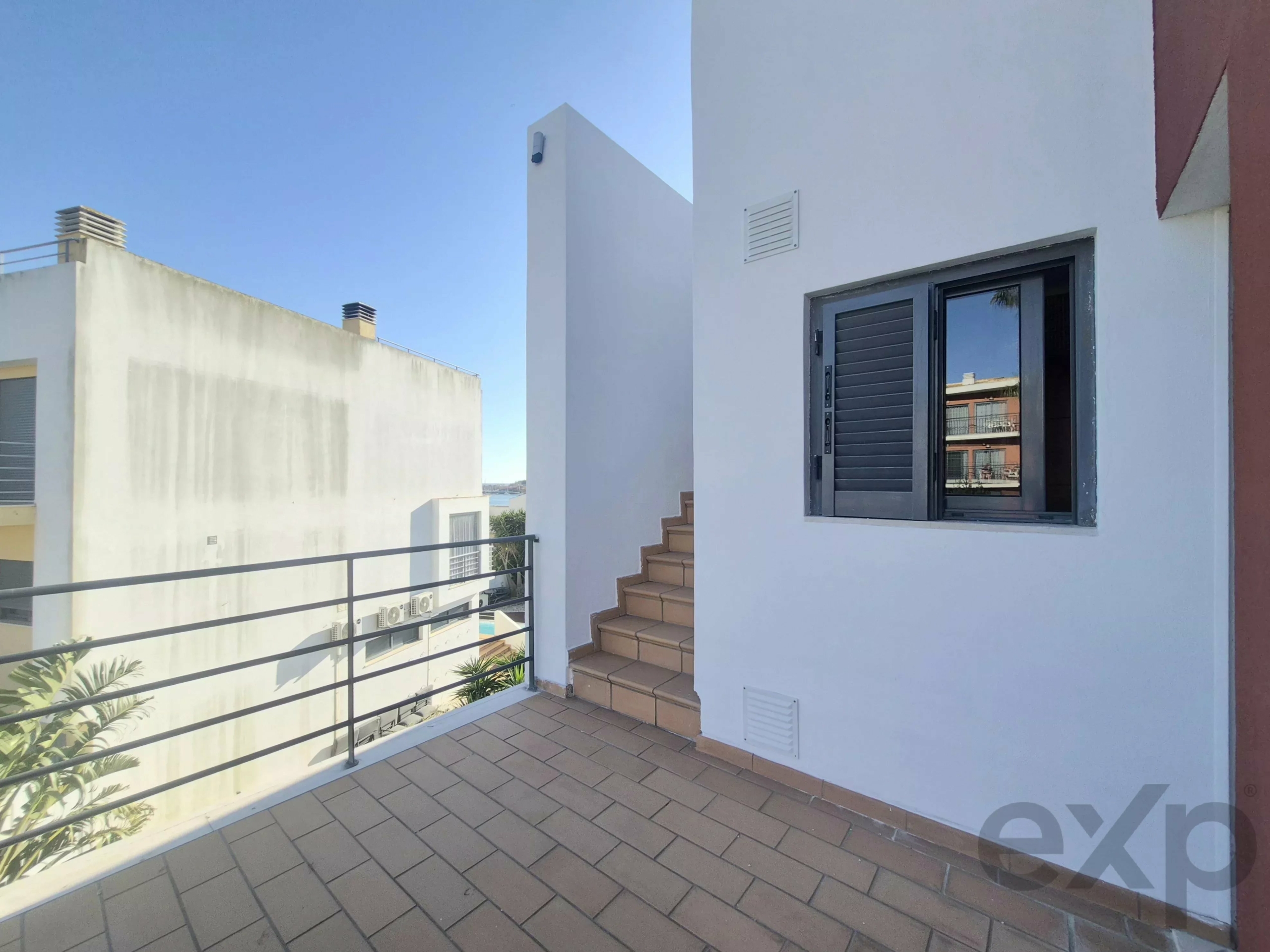 Semi-detached house with independent Apartment & rooftop – Exceptional panoramic view