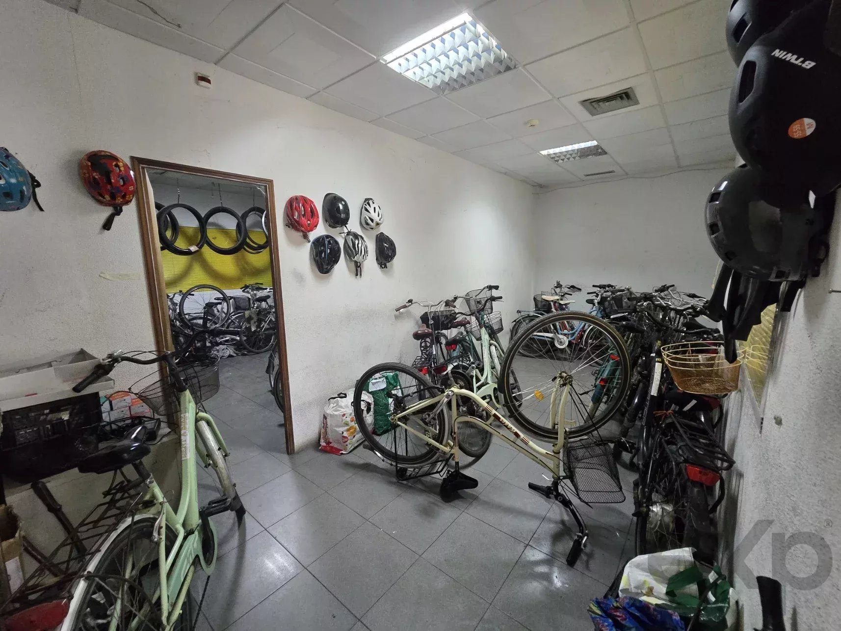 Commercial store of 72 m² in downtown Monte Gordo — business in operation