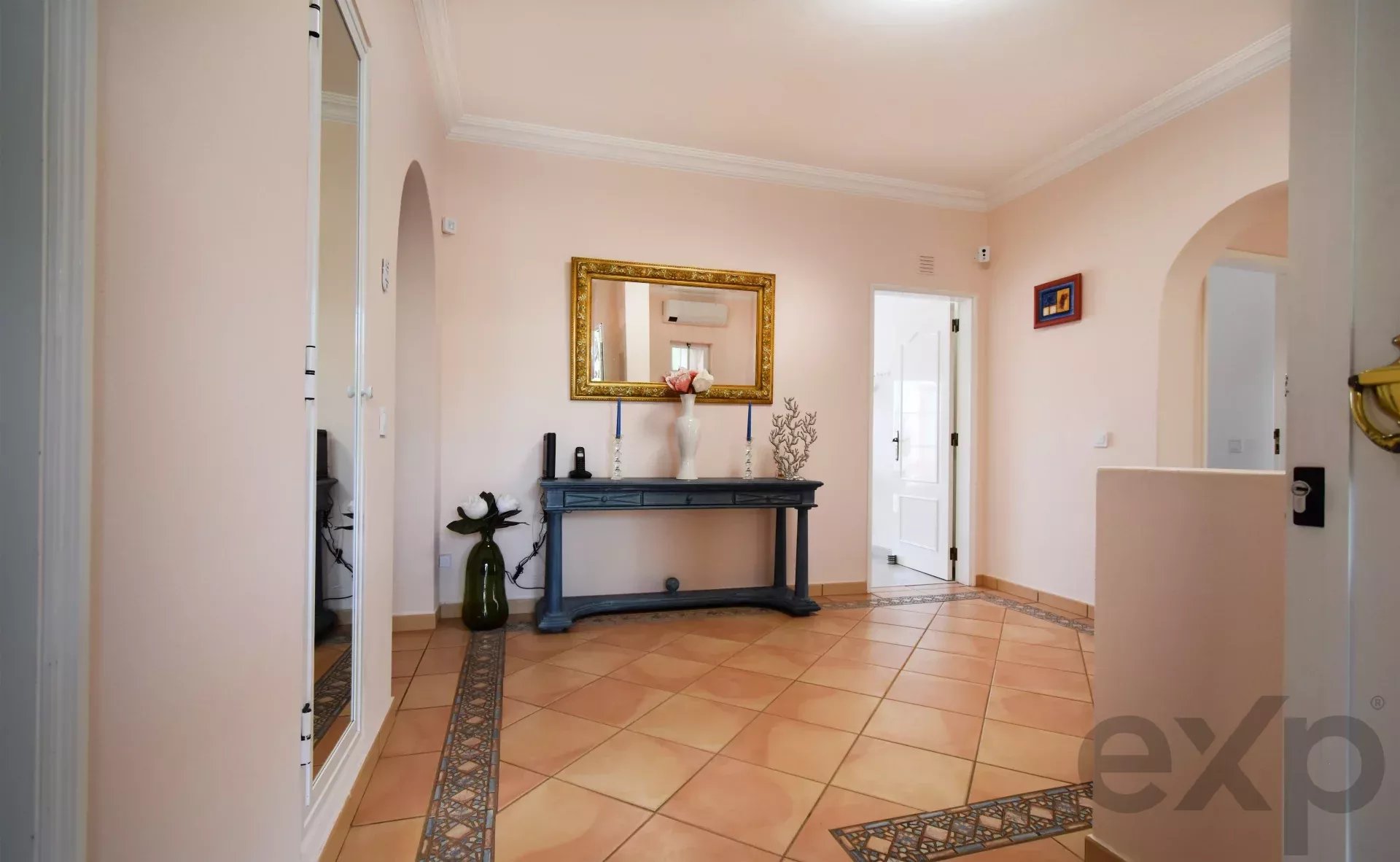 3-bedr. house + 1-bedr. annex, swimming pool and garage,