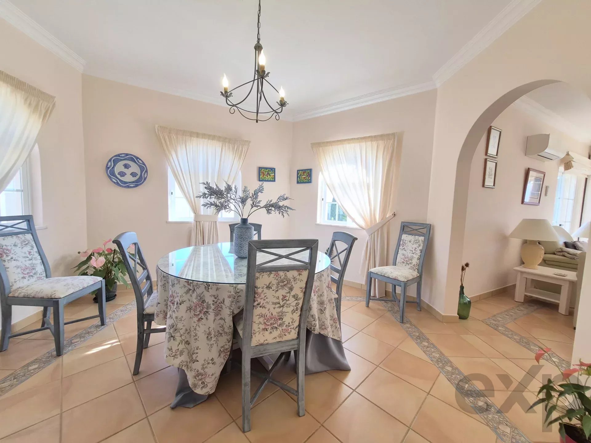 3-bedr. house + 1-bedr. annex, swimming pool and garage,