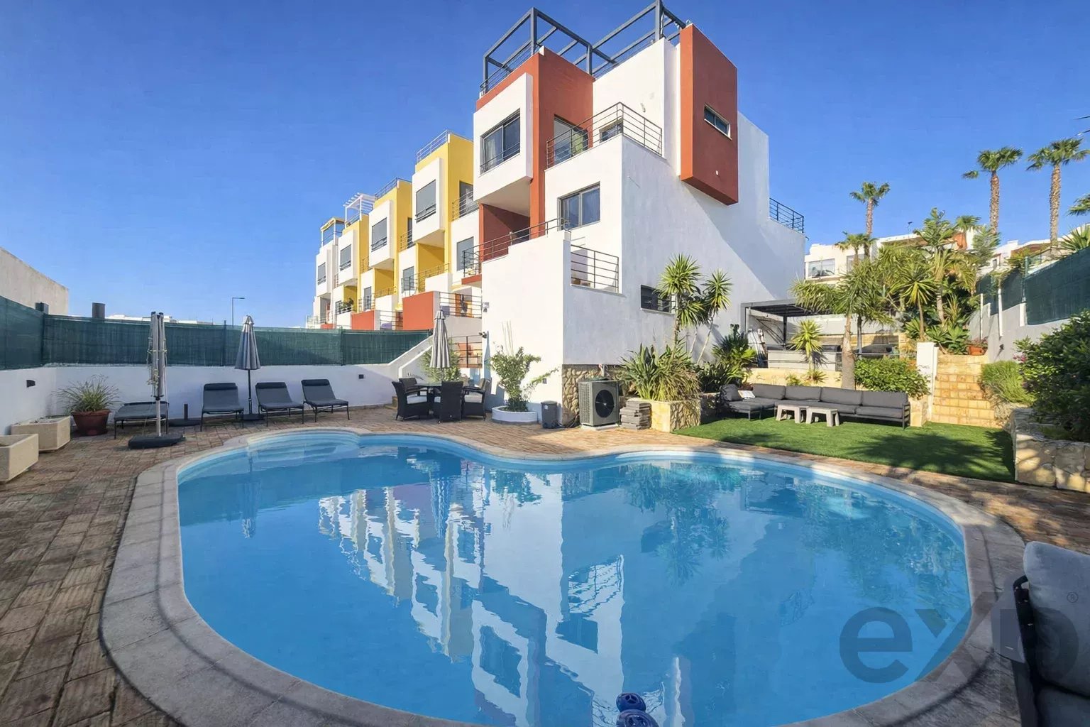 Semi-detached house with independent Apartment & rooftop – Exceptional panoramic view