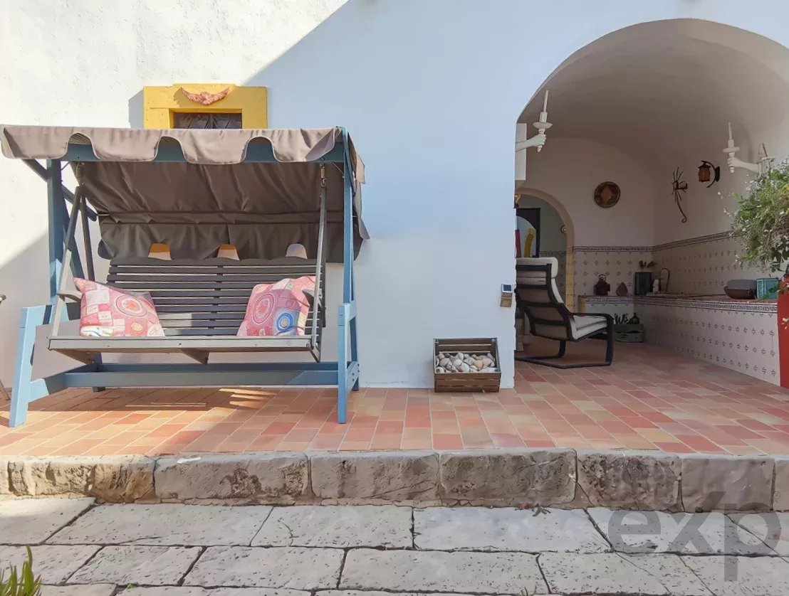 Exclusive property with five independent units and investment potential