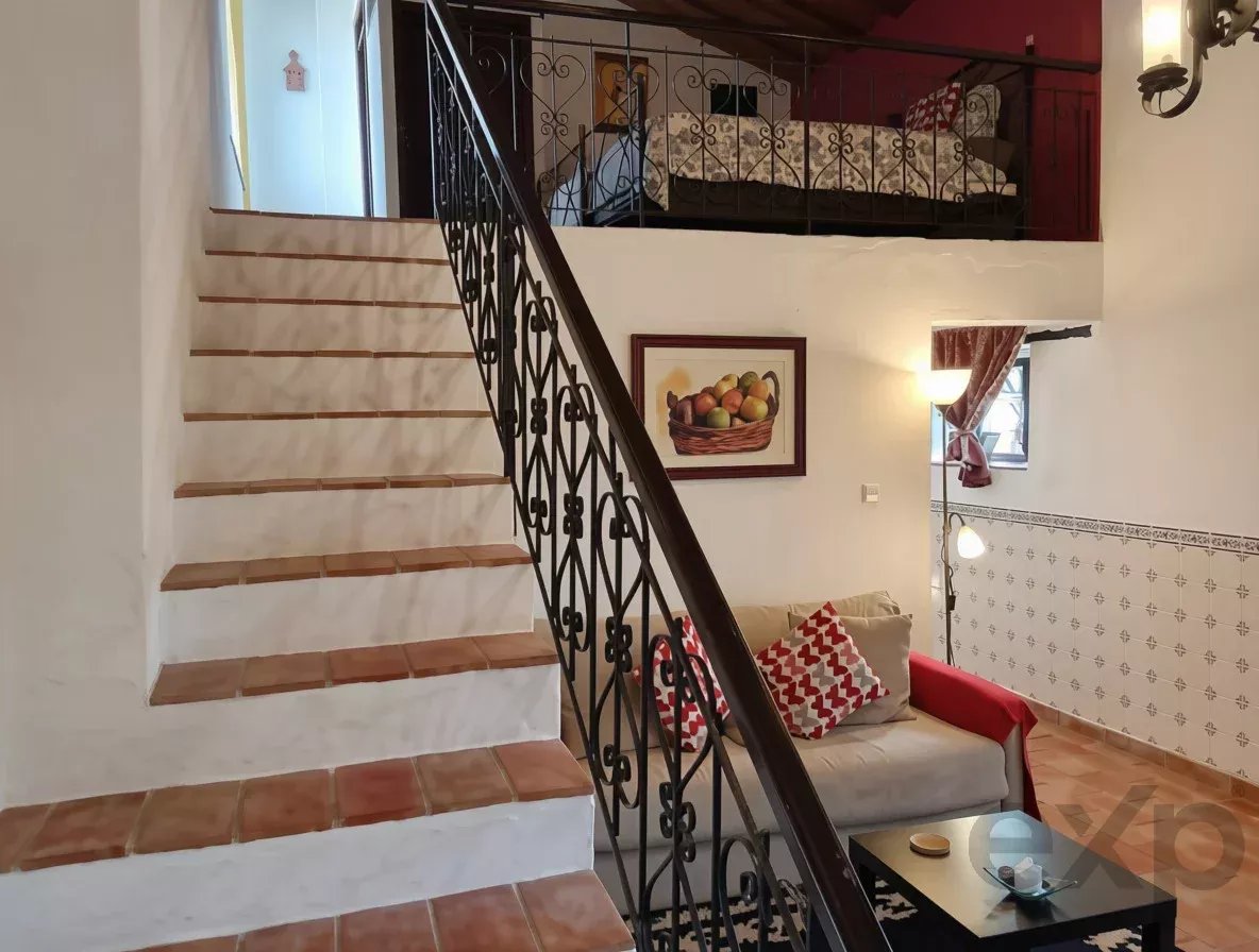Exclusive property with five independent units and investment potential
