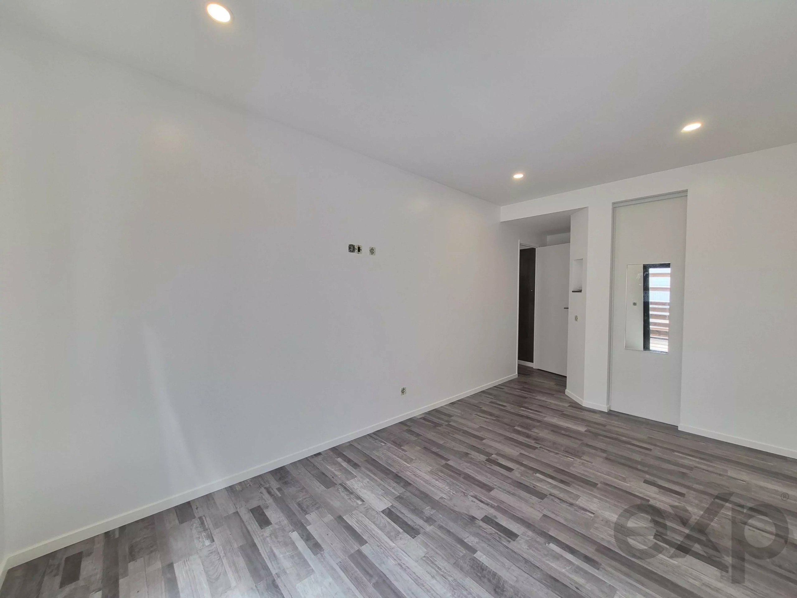 New house, 2 bedrooms, large patio, Alvor center