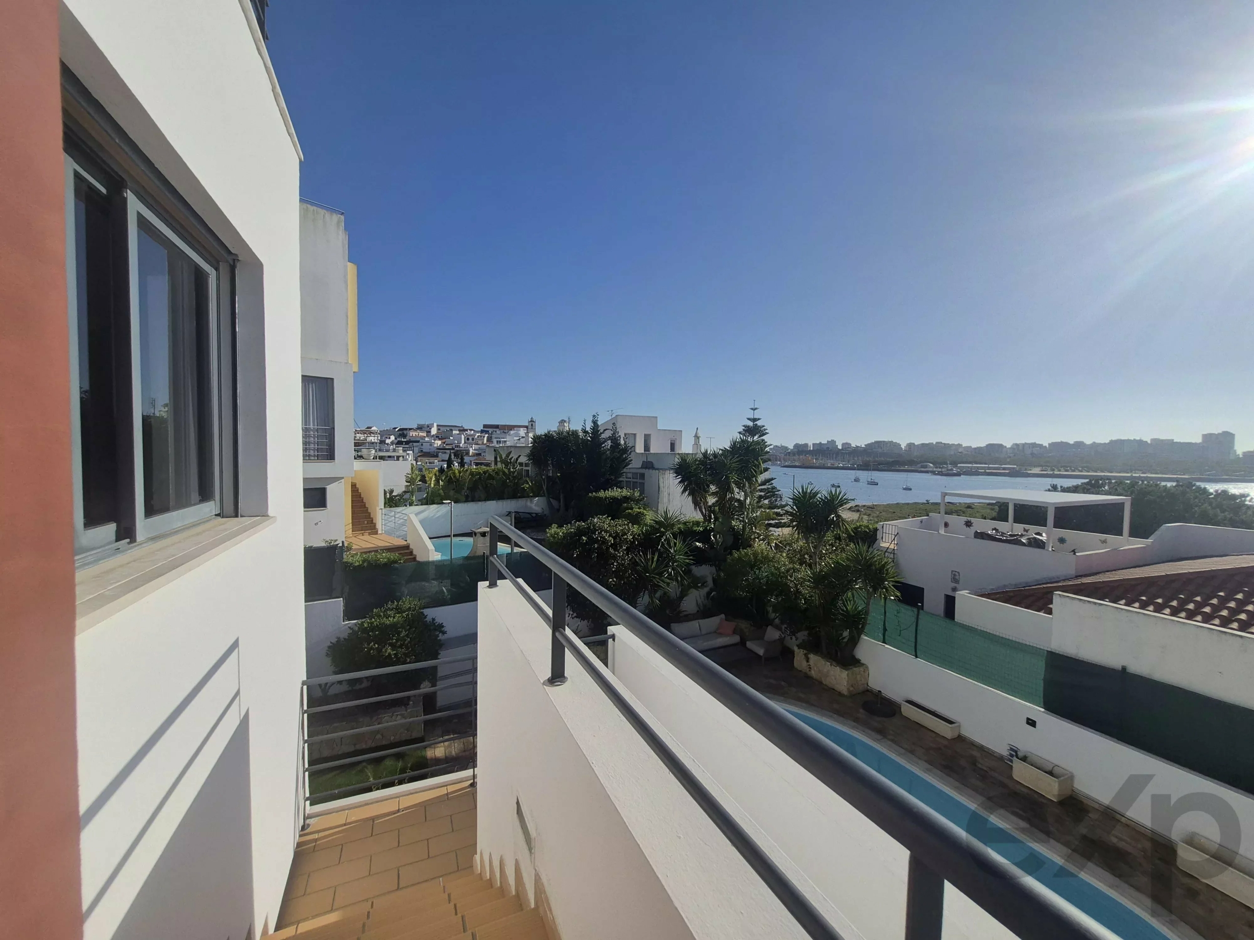 Semi-detached house with independent Apartment & rooftop – Exceptional panoramic view