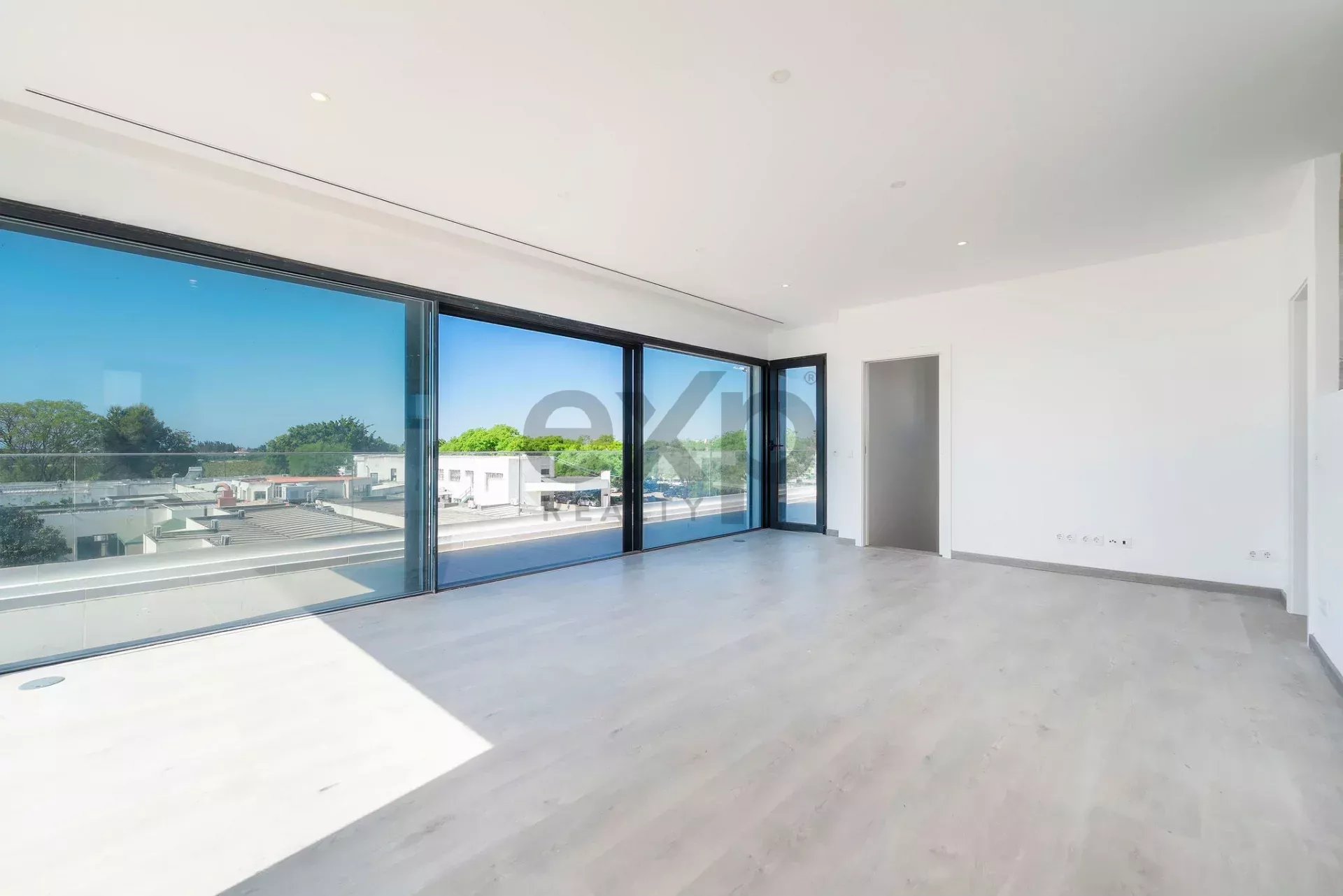 Contemporary Newly Built T6 Villa by Tavira Waterfront