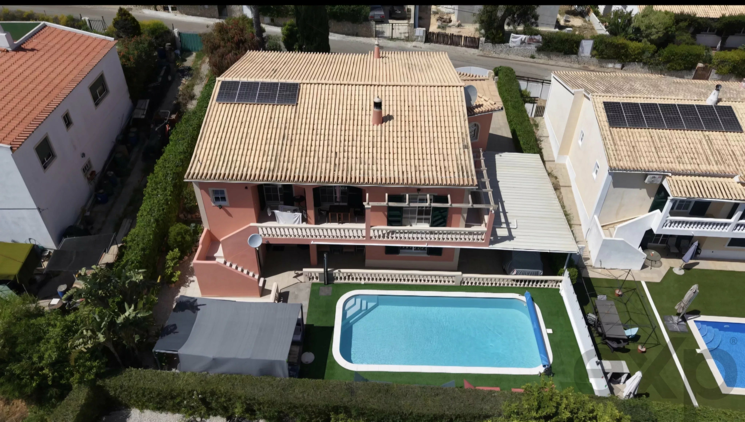 3-bedr. house + 1-bedr. annex, swimming pool and garage,