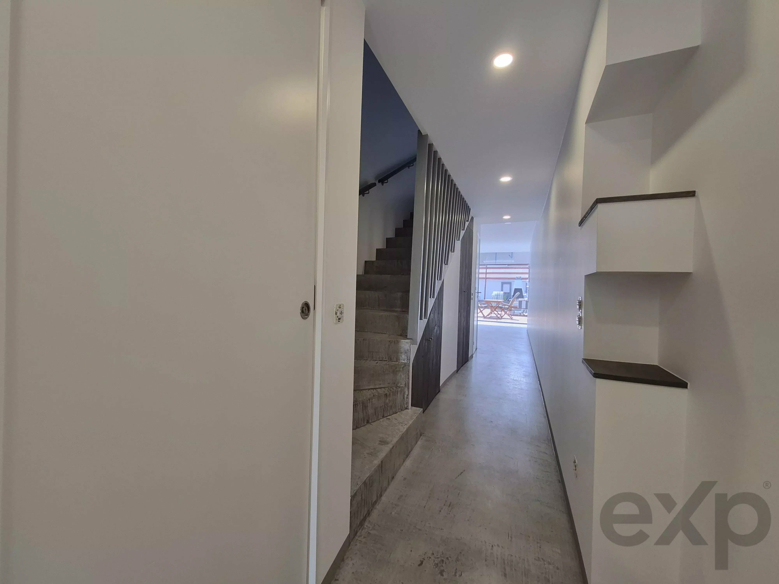 New house, 2 bedrooms, large patio, Alvor center