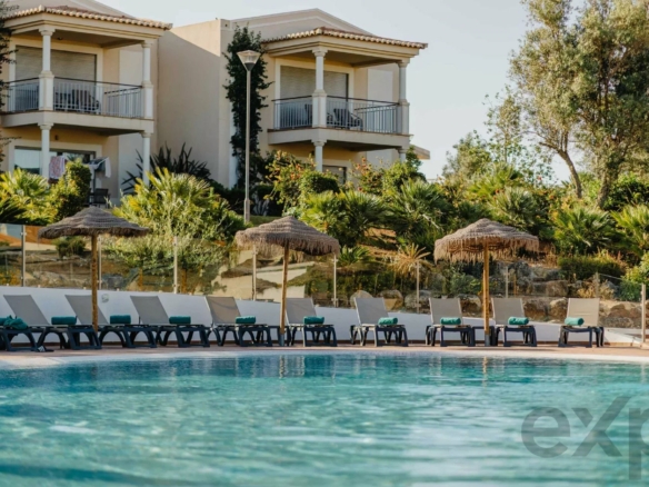 Modern 2-Bedroom Duplex in Village Resort, Carvoeiro – Algarve