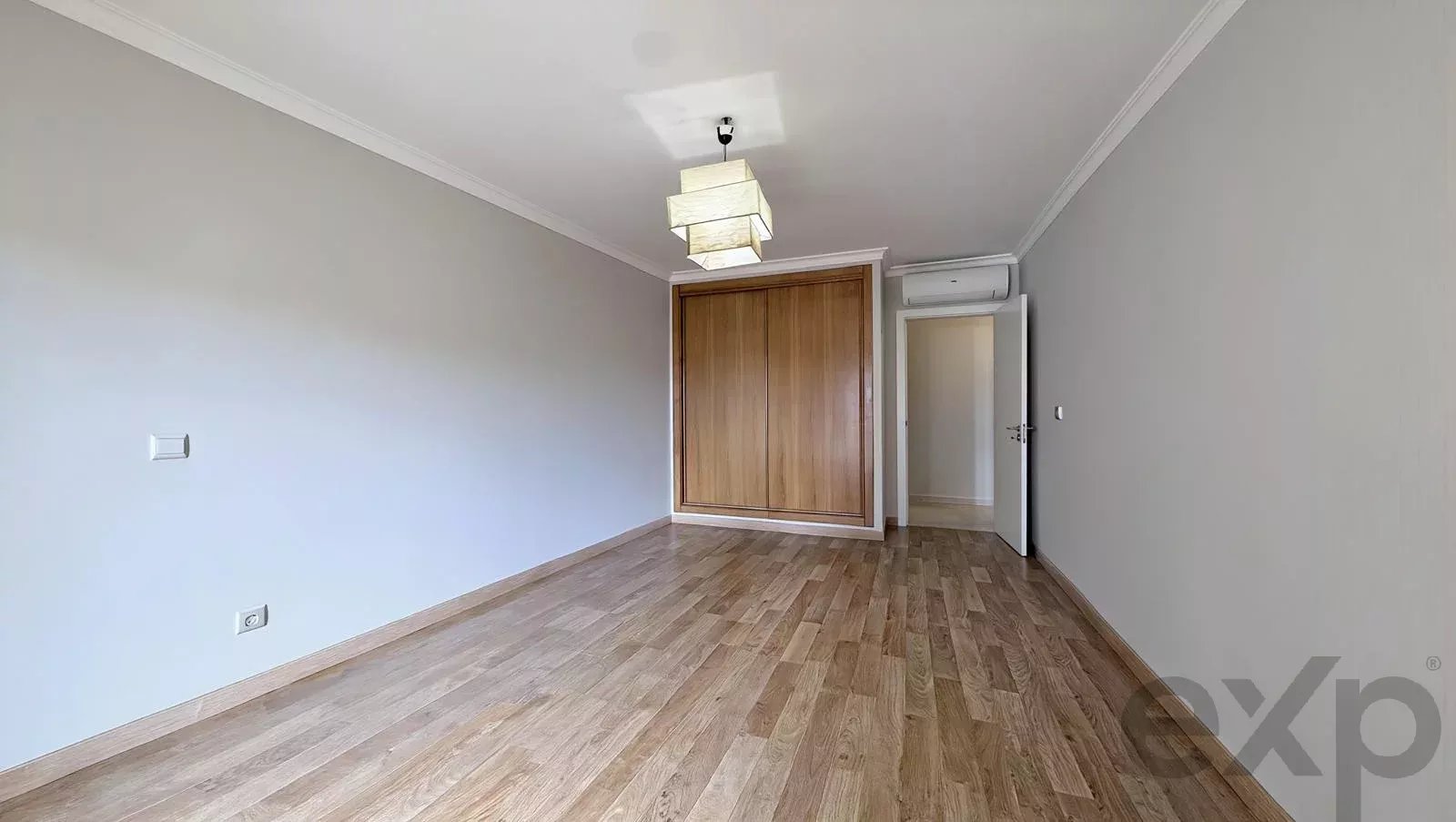 Spacious 3-Bedroom Apartment in Quelfes, Olhão