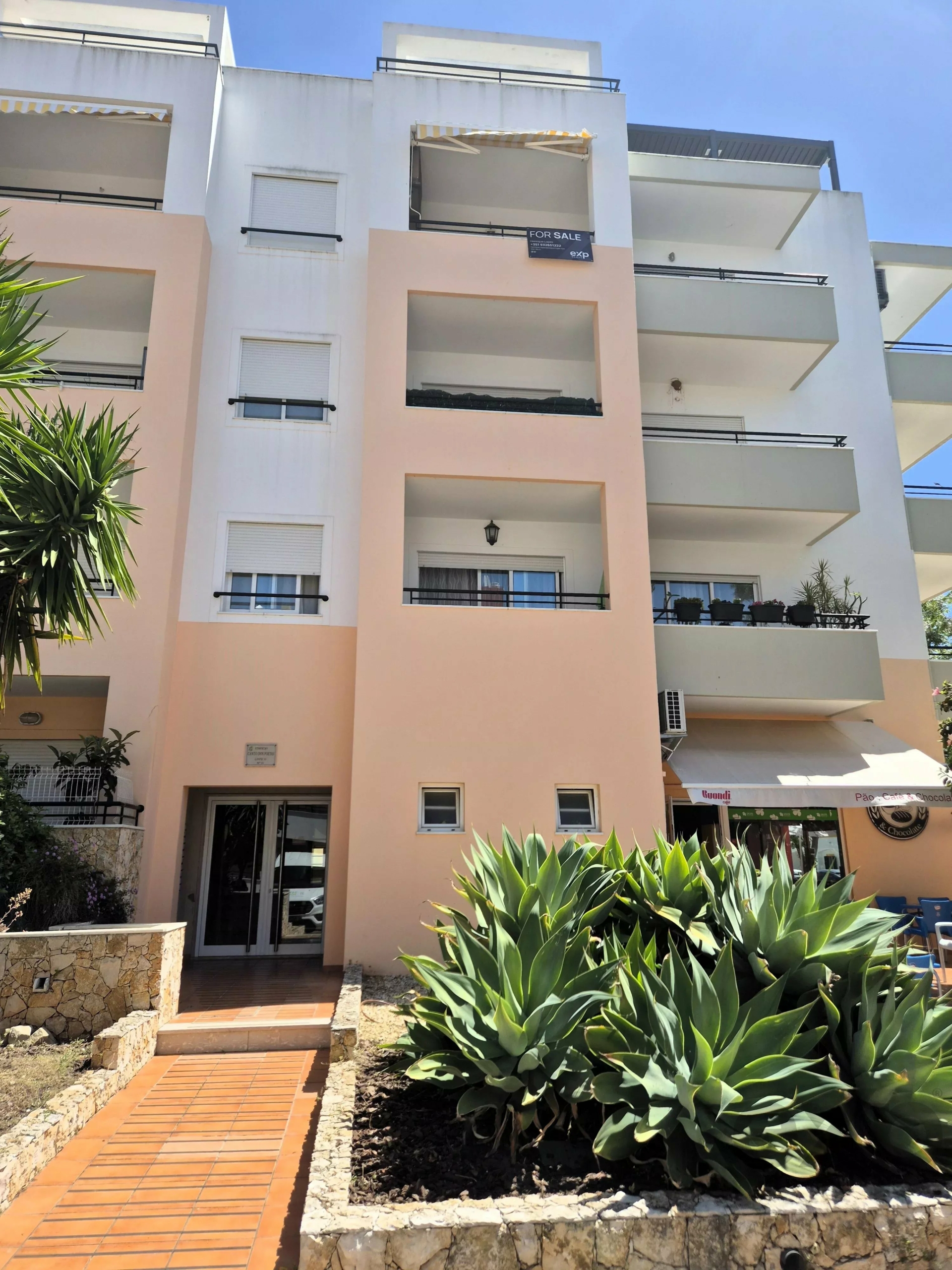 Apartamento T1 Exclusivo em Tavira: Último Piso com Terraço Privativo e Vista Mar e Cidade