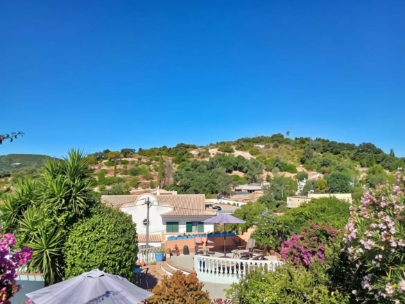 Exclusive property with five independent units and investment potential