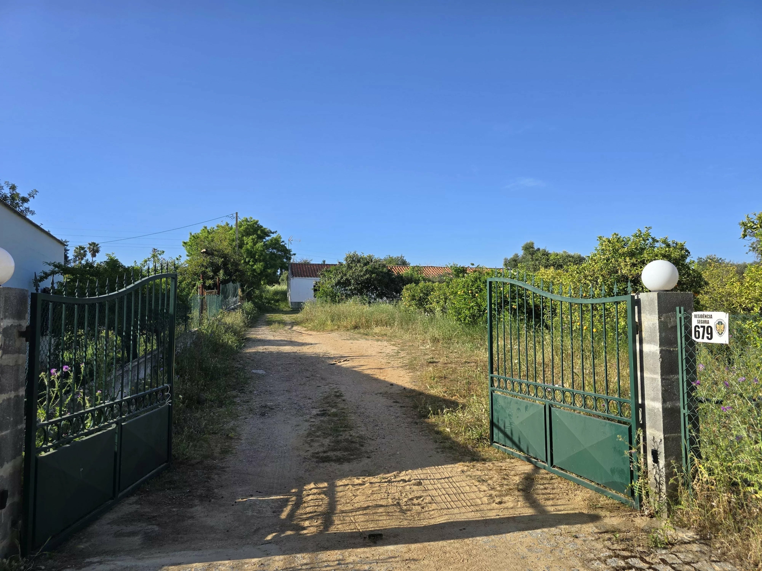 6 room Farmhouse with 1.5 hectares of land and sea view