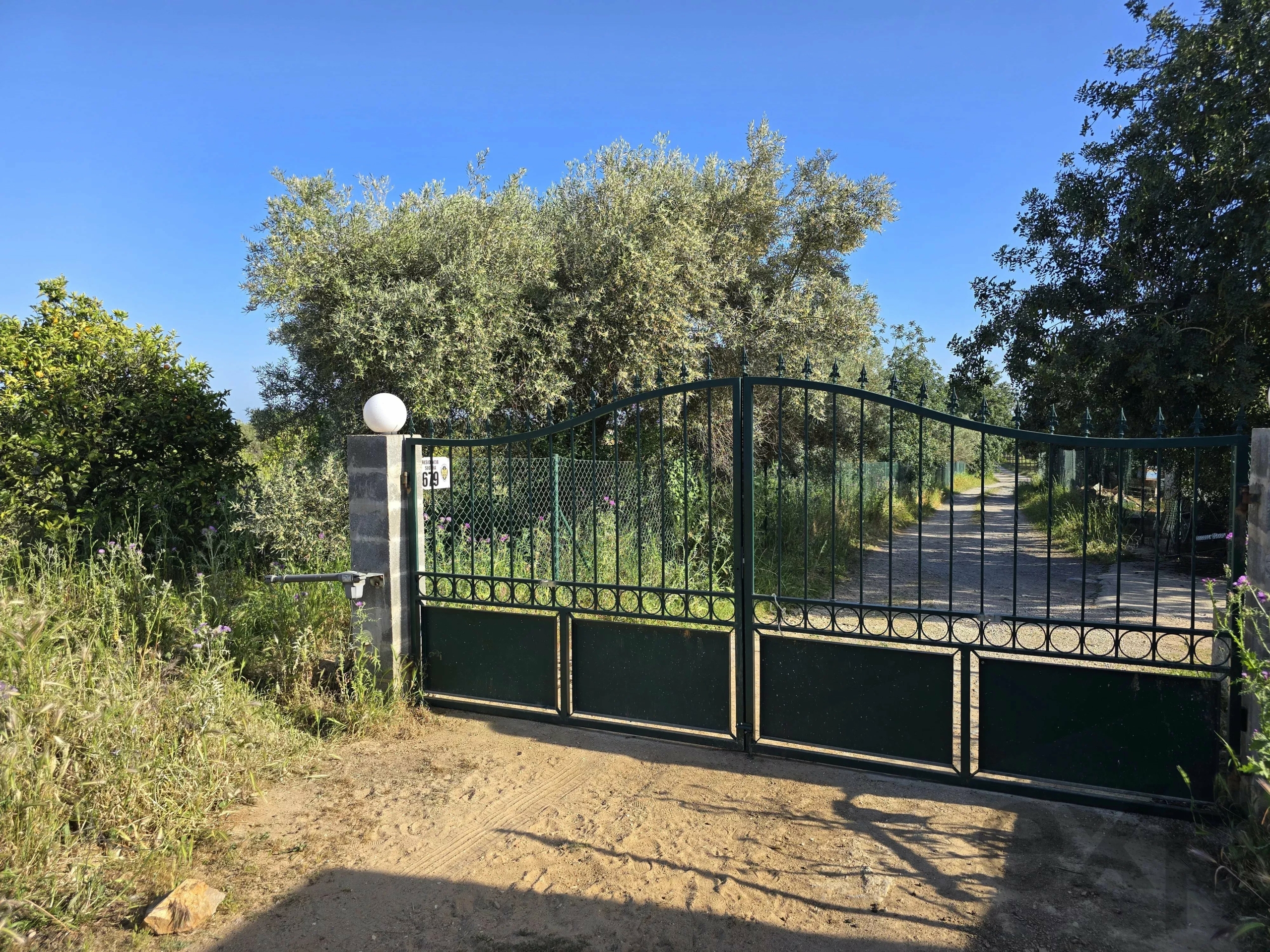 6 room Farmhouse with 1.5 hectares of land and sea view