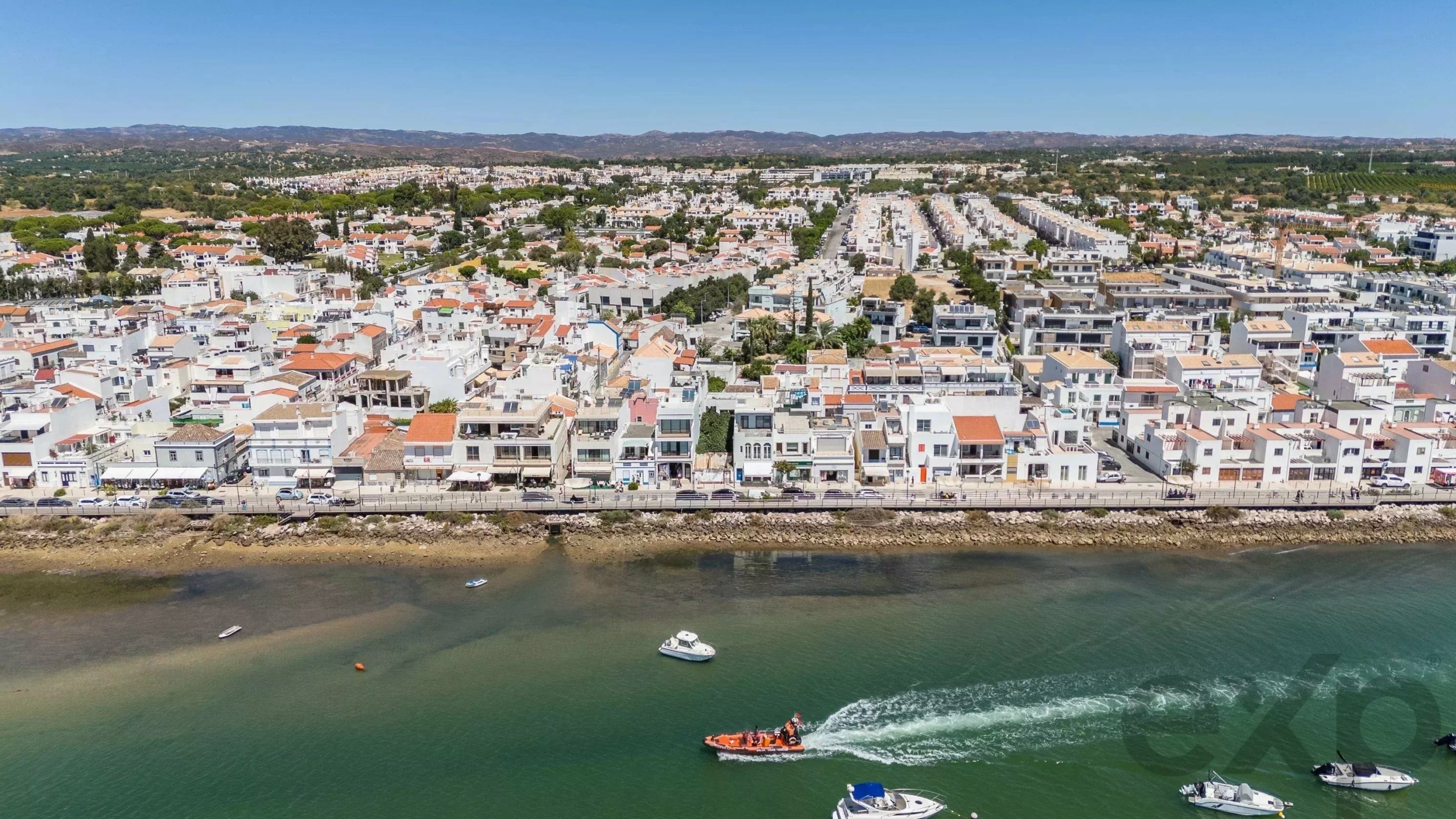 Moradia com projeto aprovado, primeira linha sobre a Ria Formosa, Cabanas de Tavira