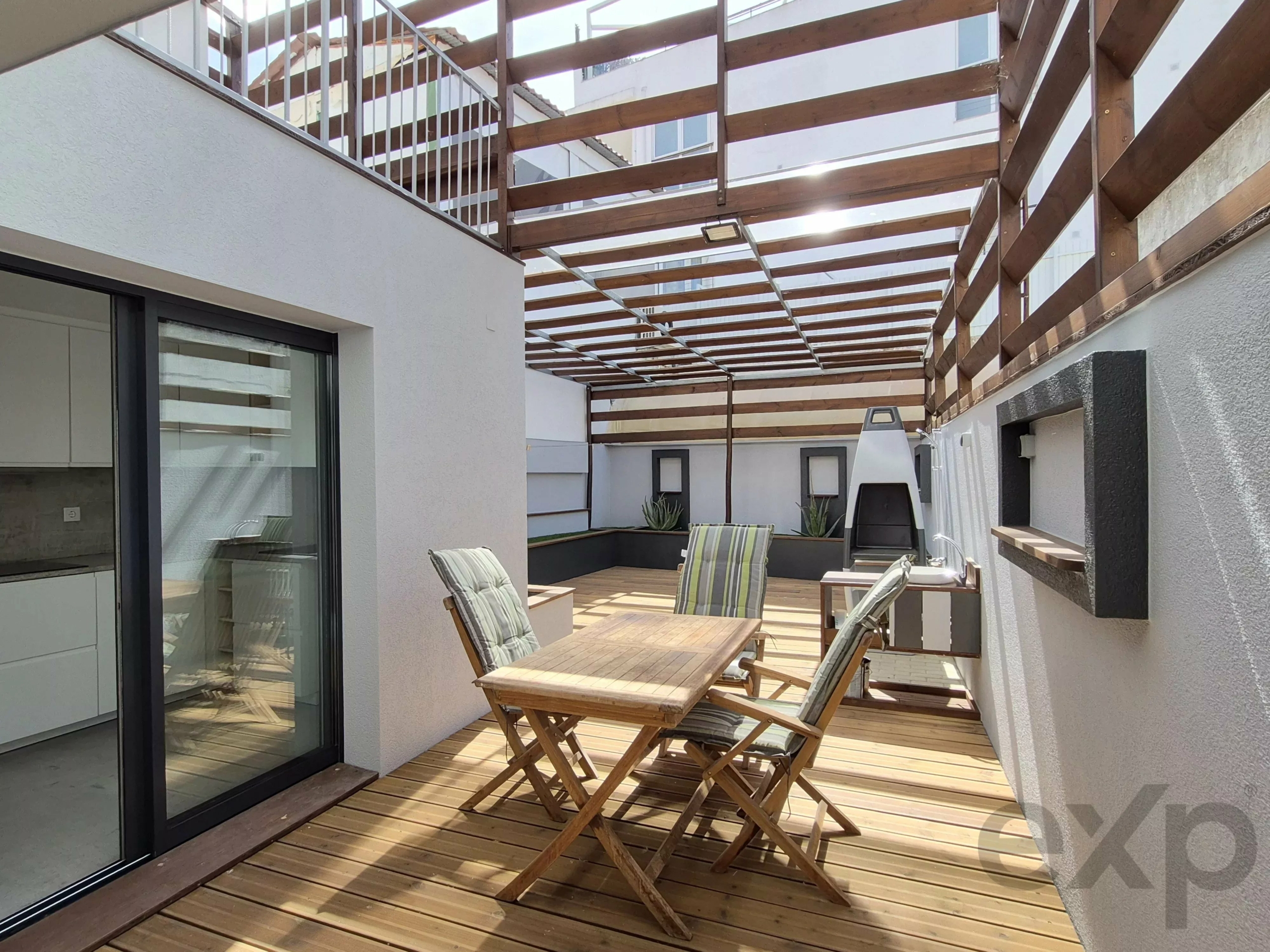 New house, 2 bedrooms, large patio, Alvor center