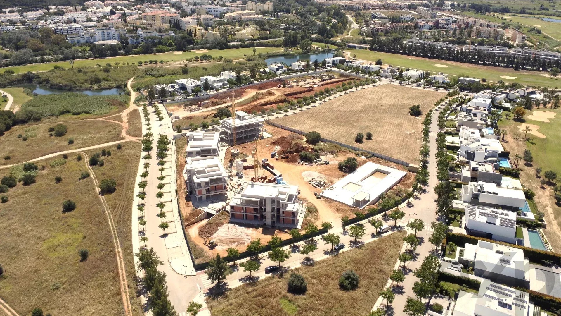 3 bedroom apartment in luxury condominium