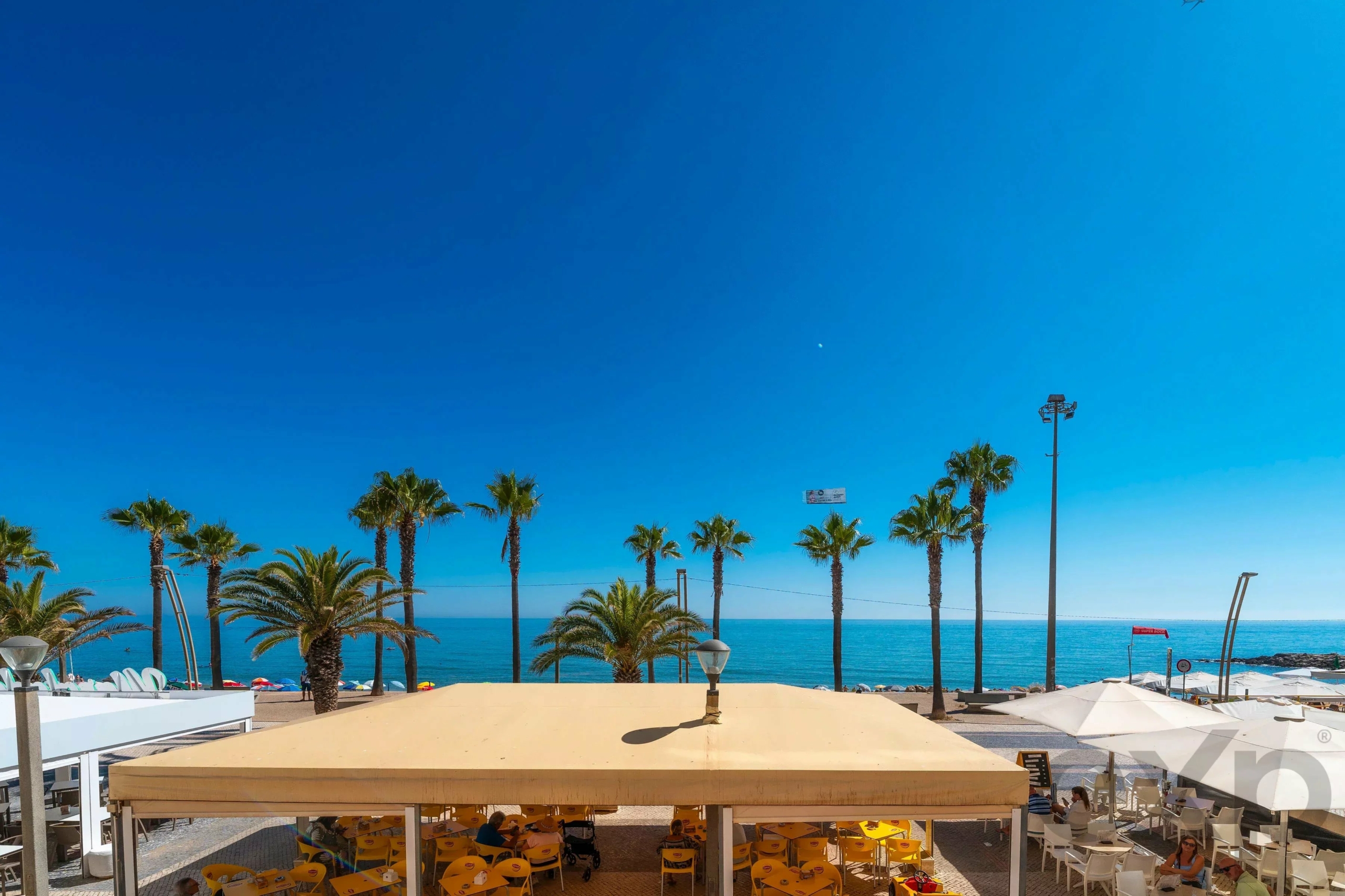 Modern beachfront apartment in Quarteira