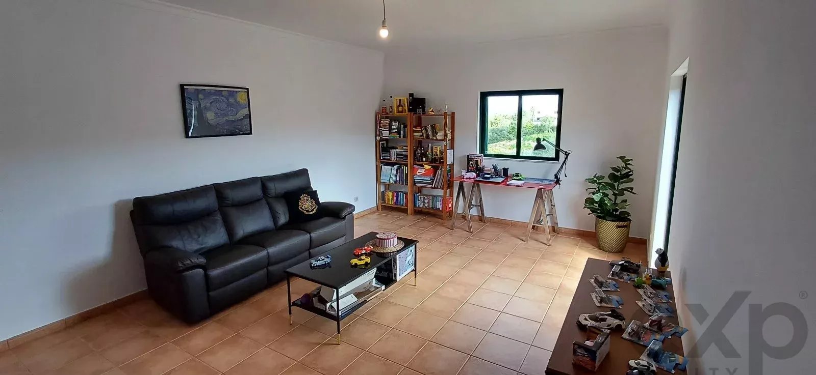 Mixed-use property with 150 m² commercial space, self-contained 2-bedroom apartment and 2,600 m² plot — 3 km from Loulé, Algarve
