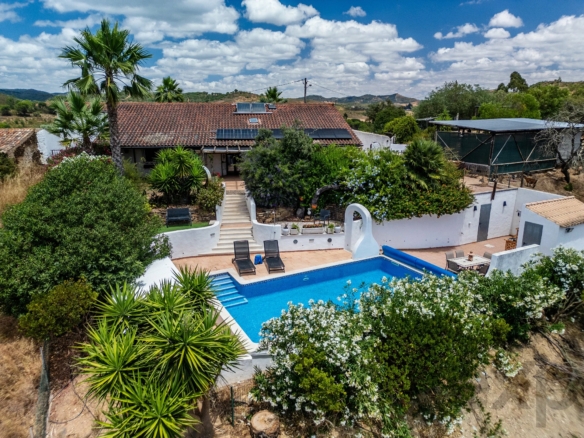 Beautiful Family Home with Equestrian Facilities Set in 2.7 hectares