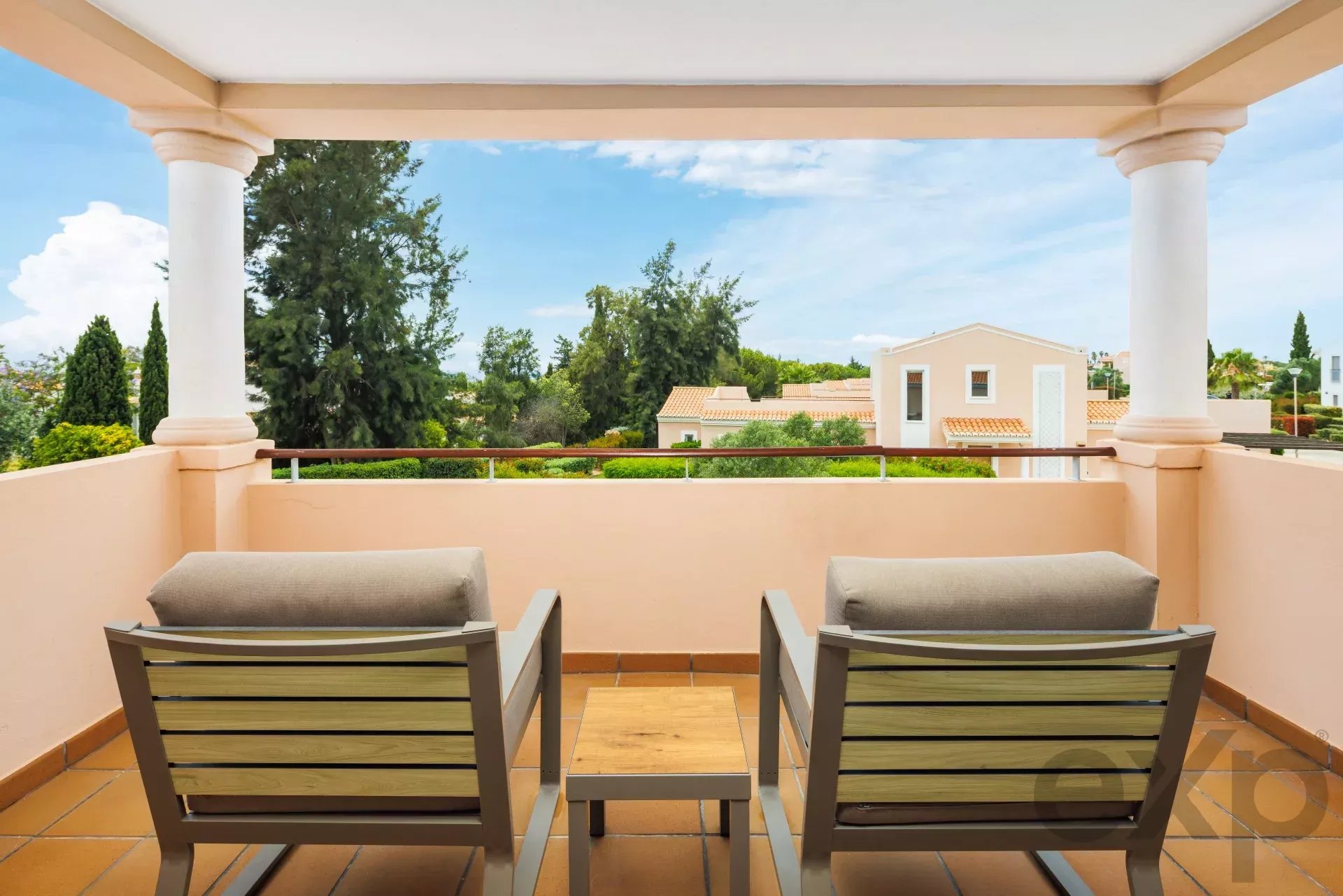 Modern T4 Villa with Private Pool in Vale da Lapa Resort