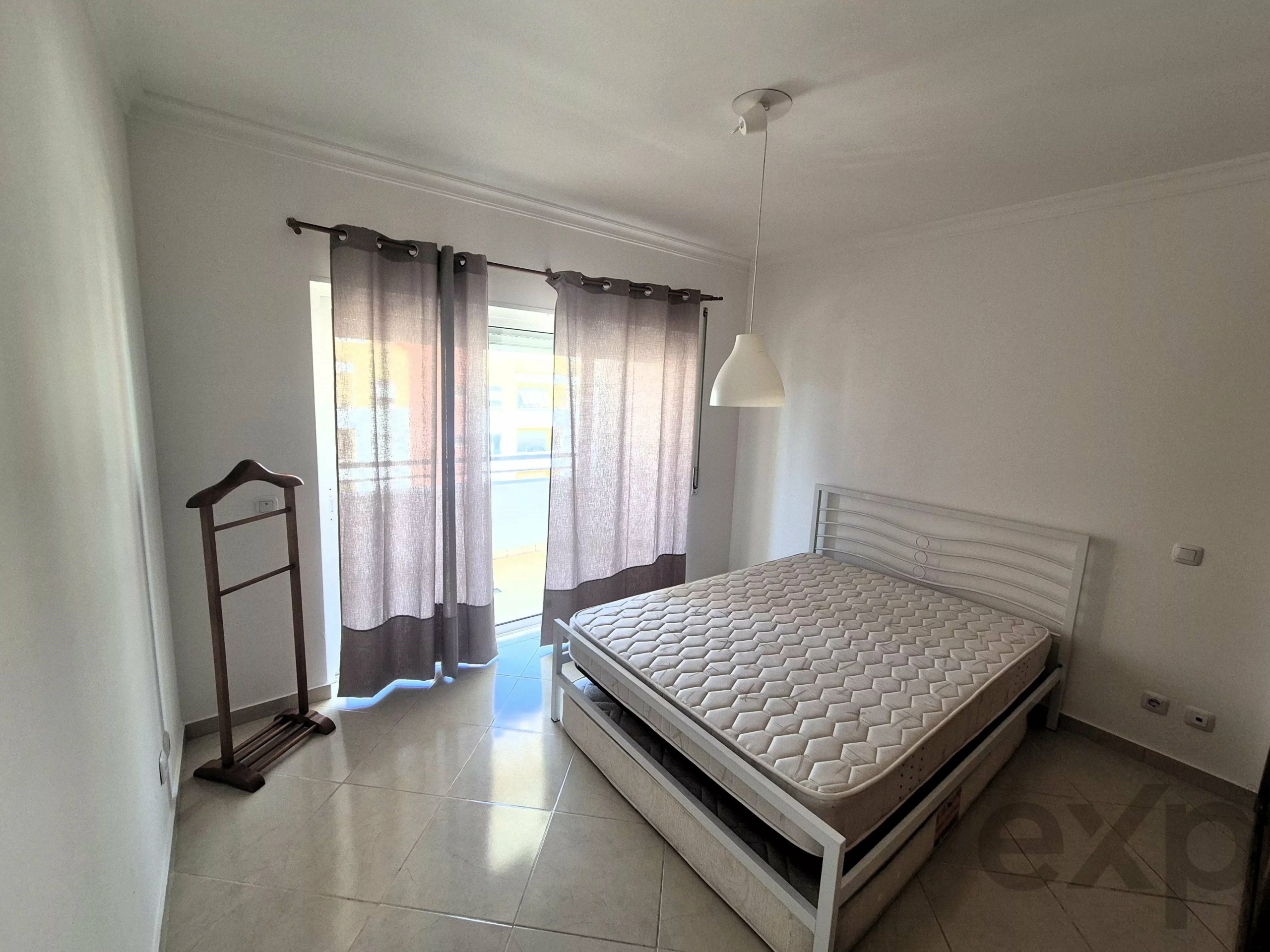 Apartamento T1 Exclusivo em Tavira: Último Piso com Terraço Privativo e Vista Mar e Cidade