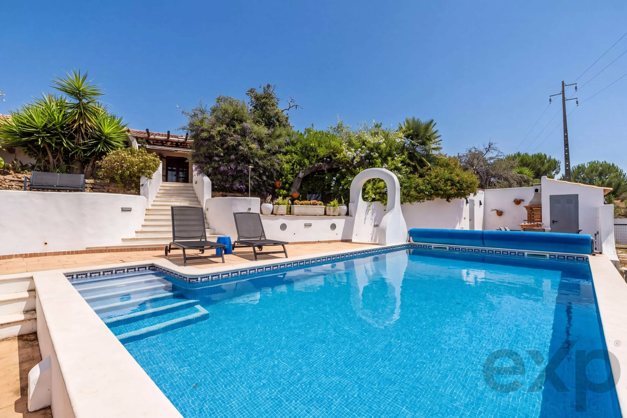 Beautiful Family Home with Equestrian Facilities Set in 2.3 hectares