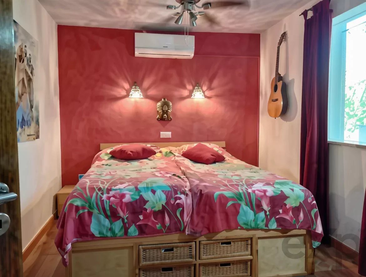 Exclusive property with five independent units and investment potential