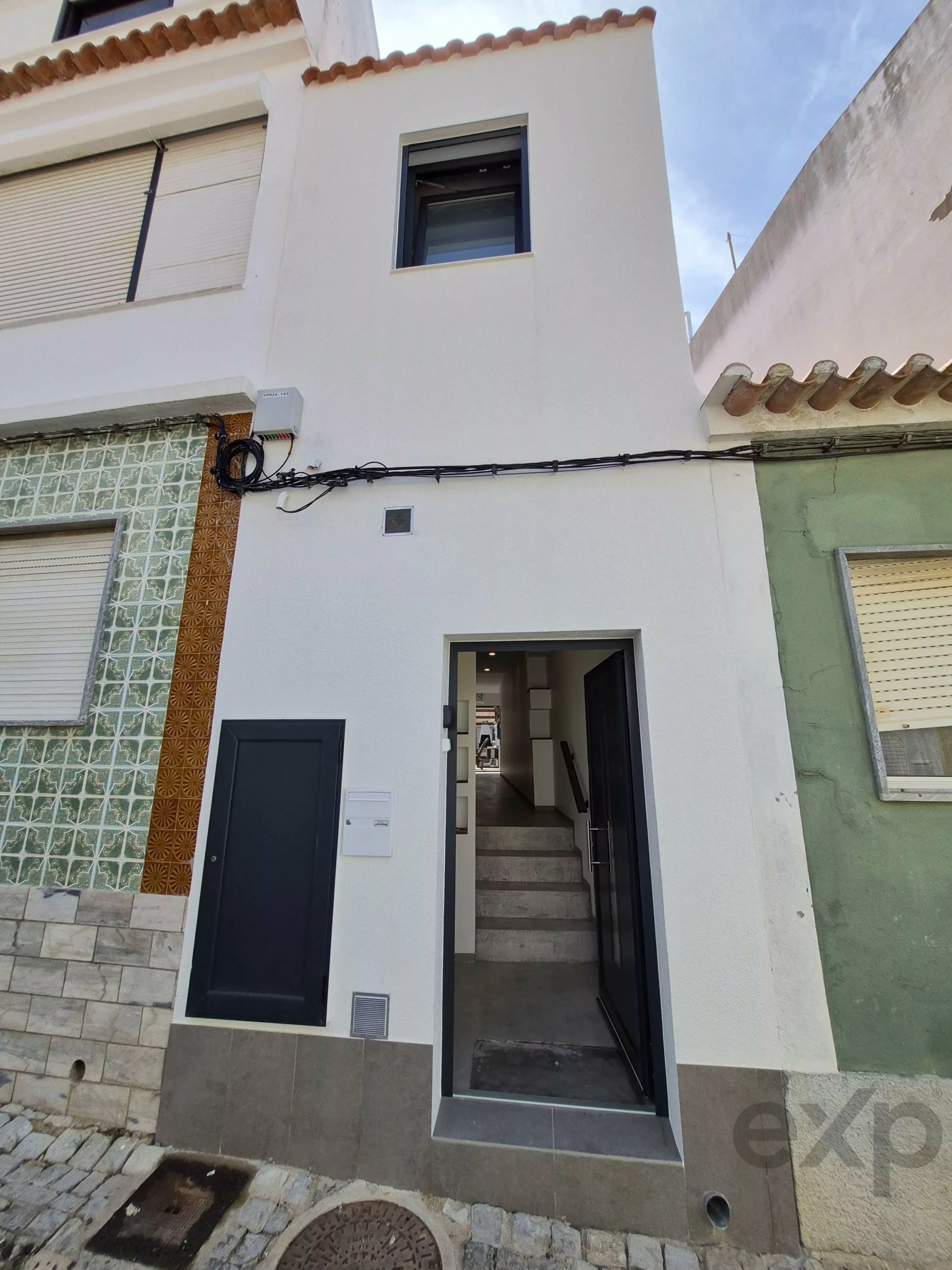 New house, 2 bedrooms, large patio, Alvor center