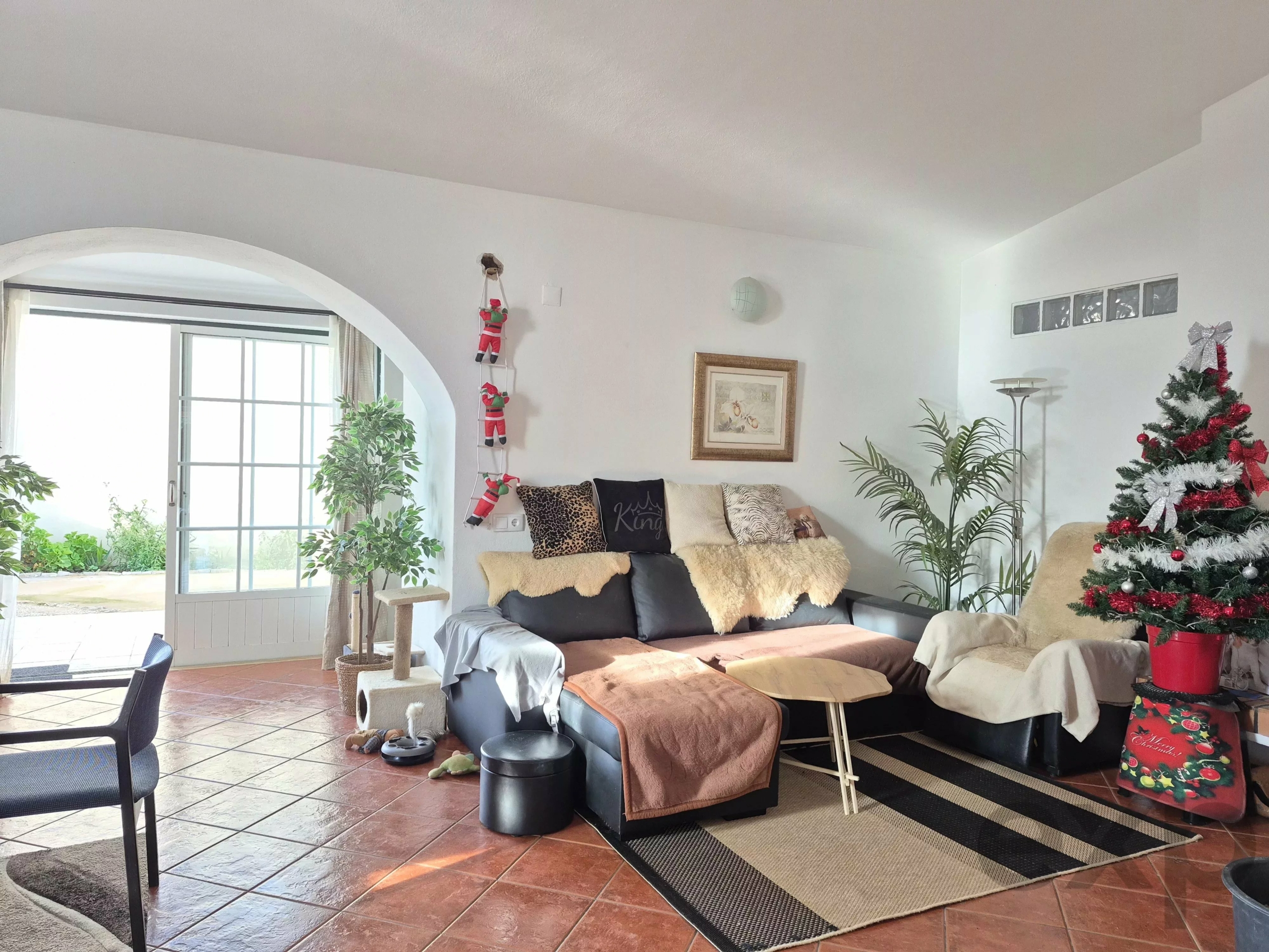 Renovated farmhouse ideally located in the middle of nature.