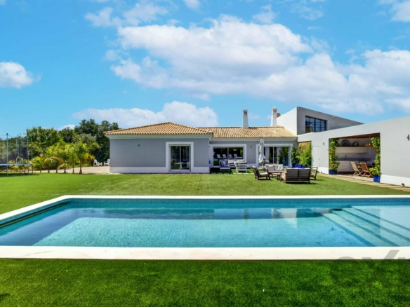 Moradia de Luxo Térrea | 250 m² | 4 Quartos + Escritório | Piscina Privada | 2+ hectares | Vale da Rosa, Estoi, Faro