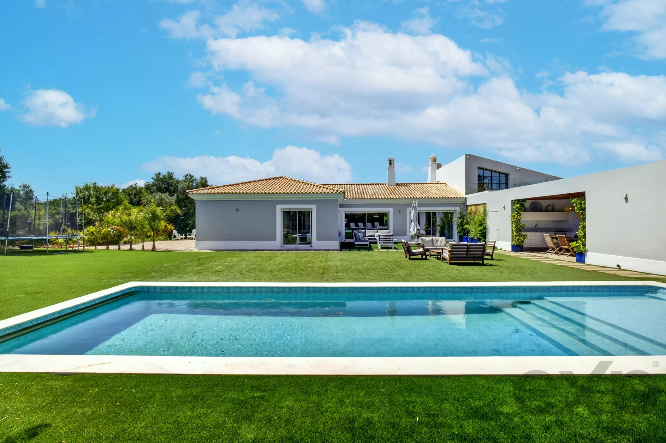 Luxury Single-Story Villa | 250 m² | 4 Bedrooms + Office | Private Pool | 2+ hectares | Vale da Rosa, Estoi, Faro
