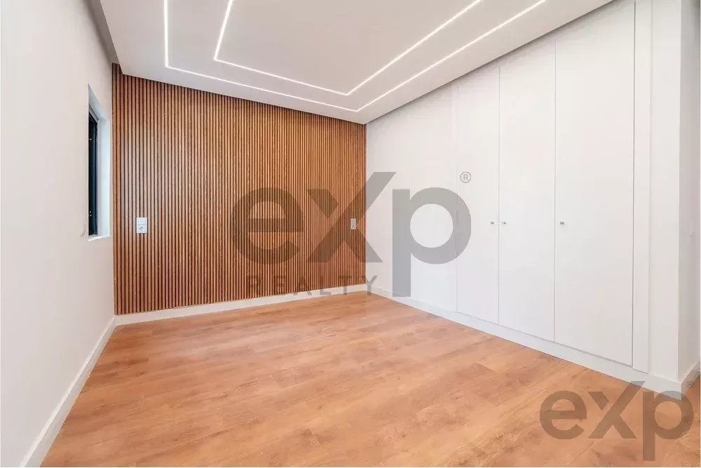 Modern 2-Bedroom Beachfront Apartment in Quarteira